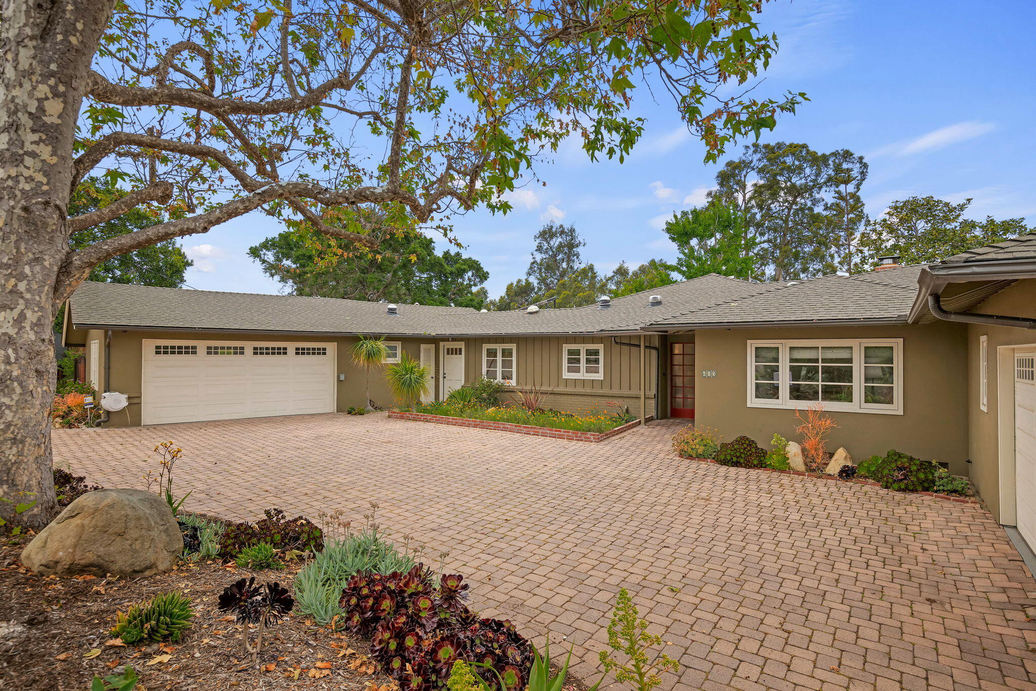 615 Concha Loma Drive