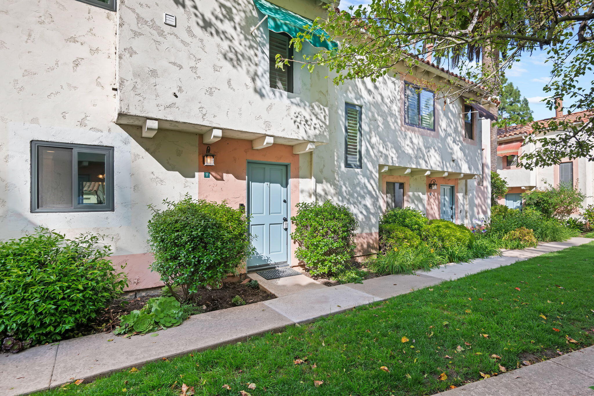 711 W Ortega Street, 7