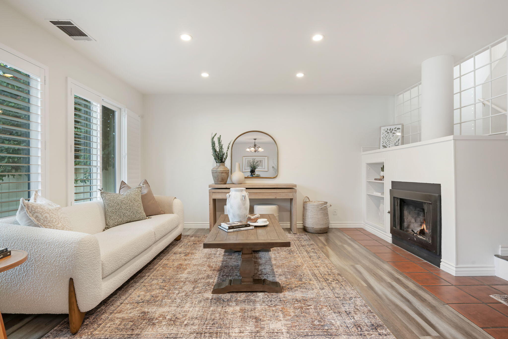 711 W Ortega Street, 7