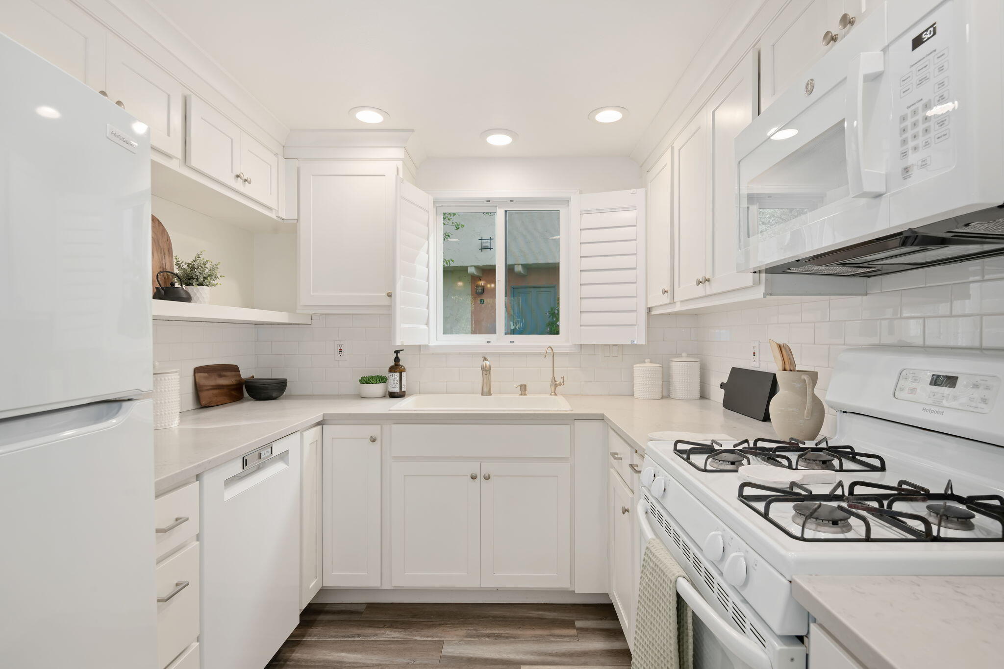 711 W Ortega Street, 7