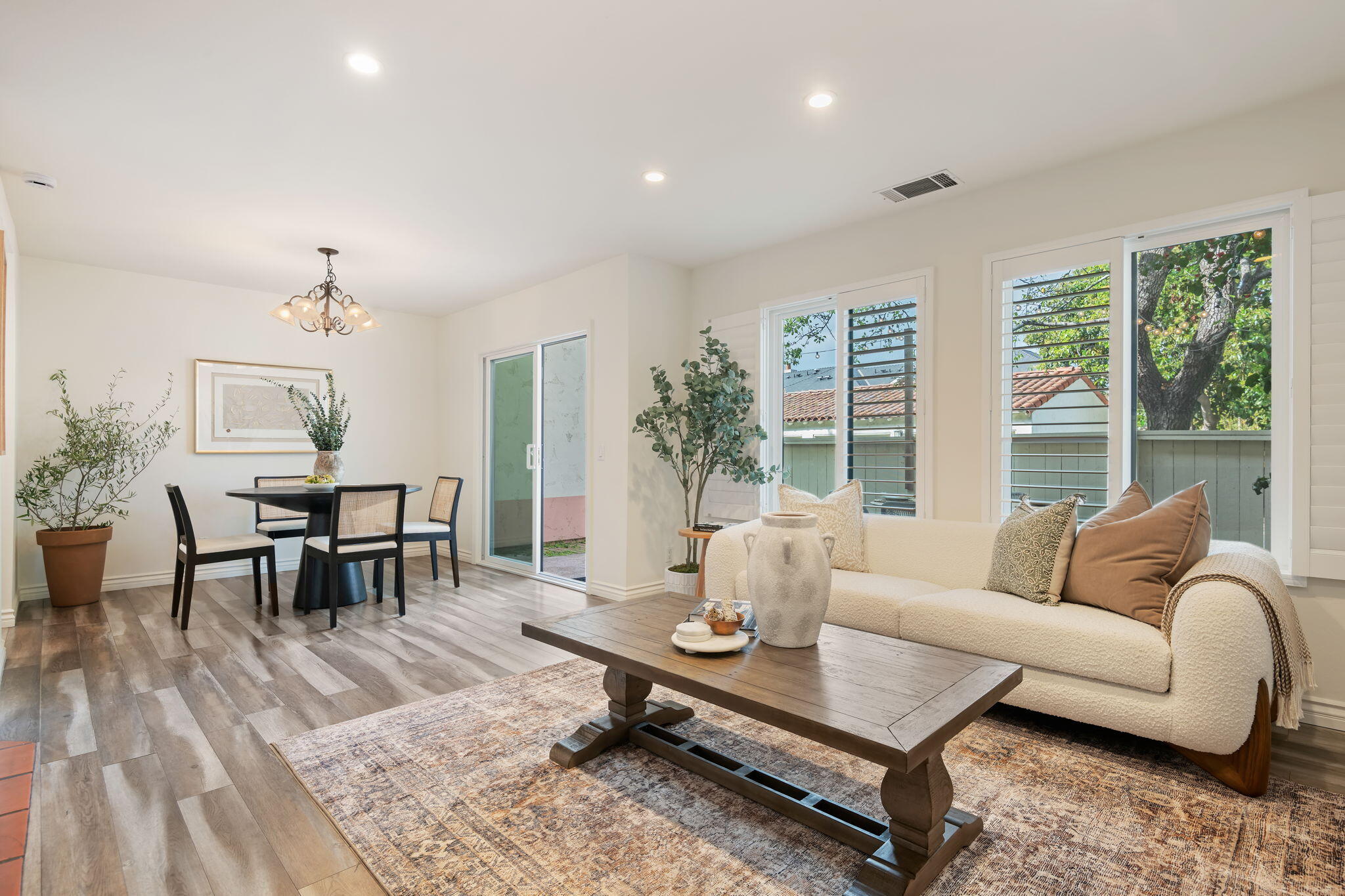 711 W Ortega Street, 7