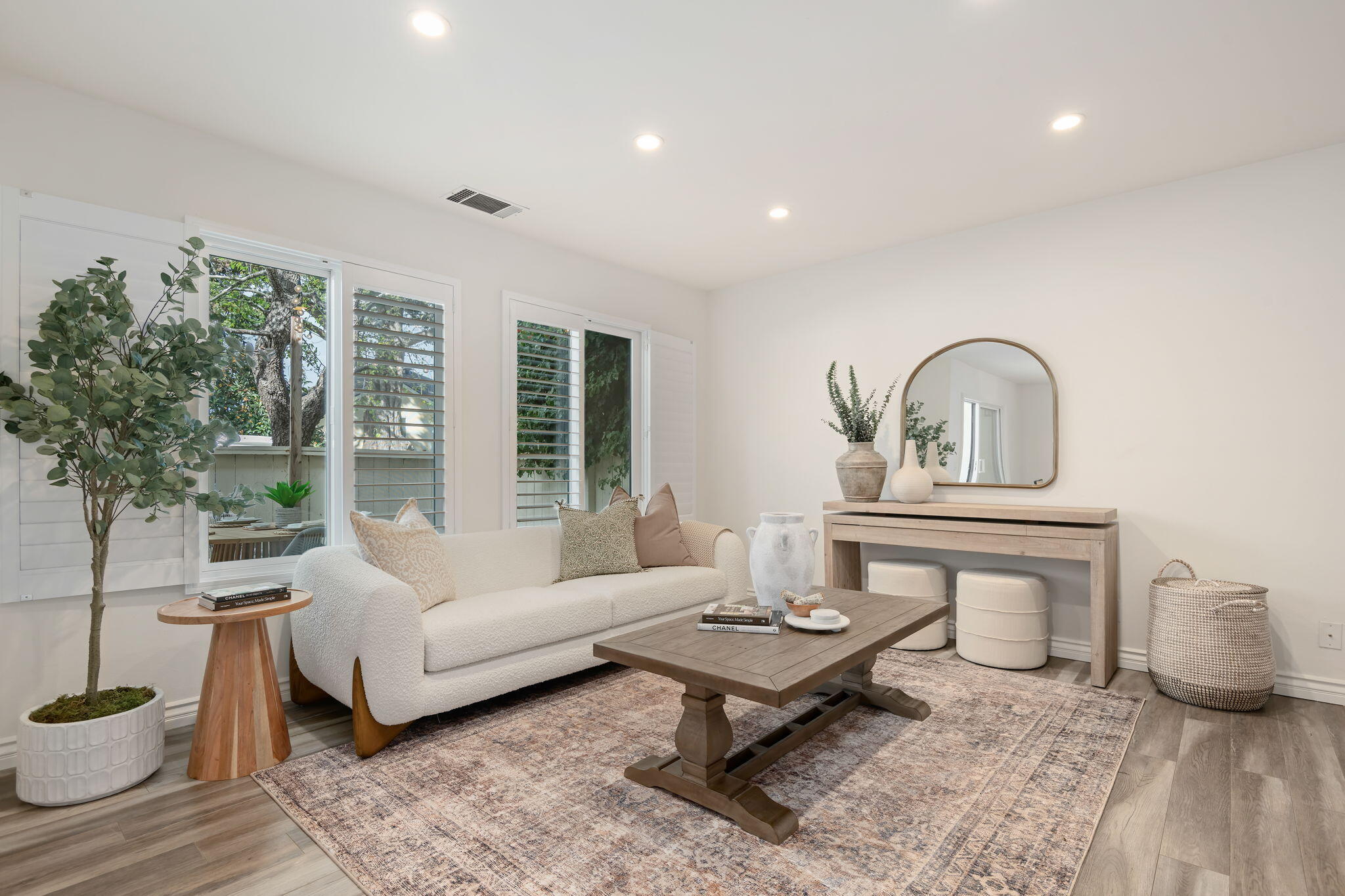 711 W Ortega Street, 7