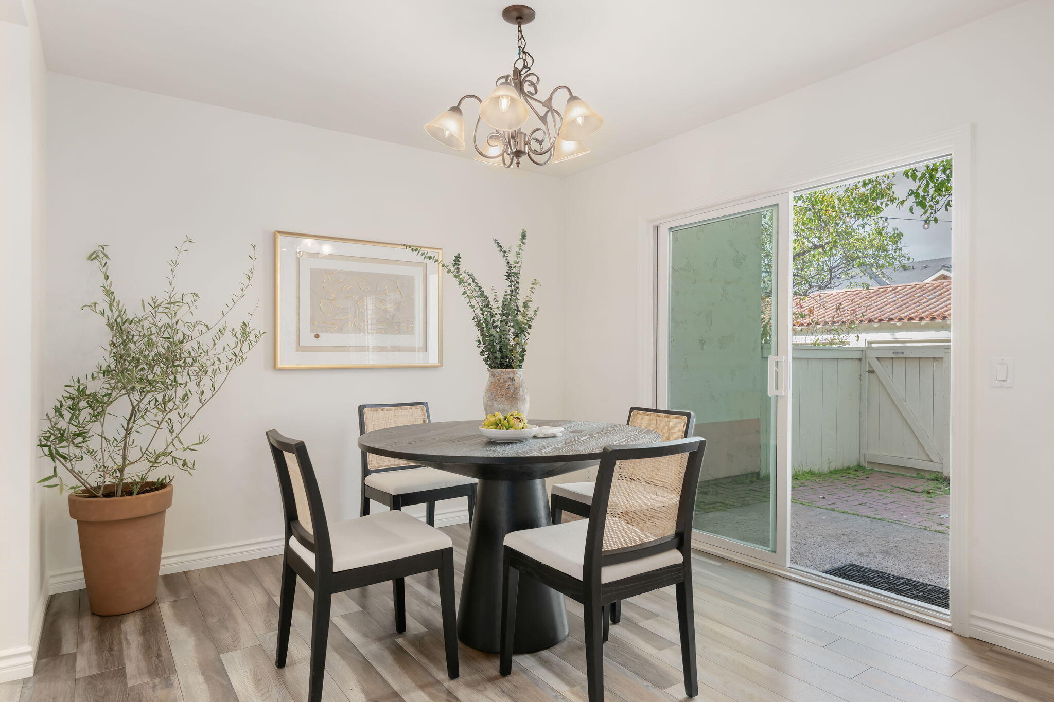 711 W Ortega Street, 7