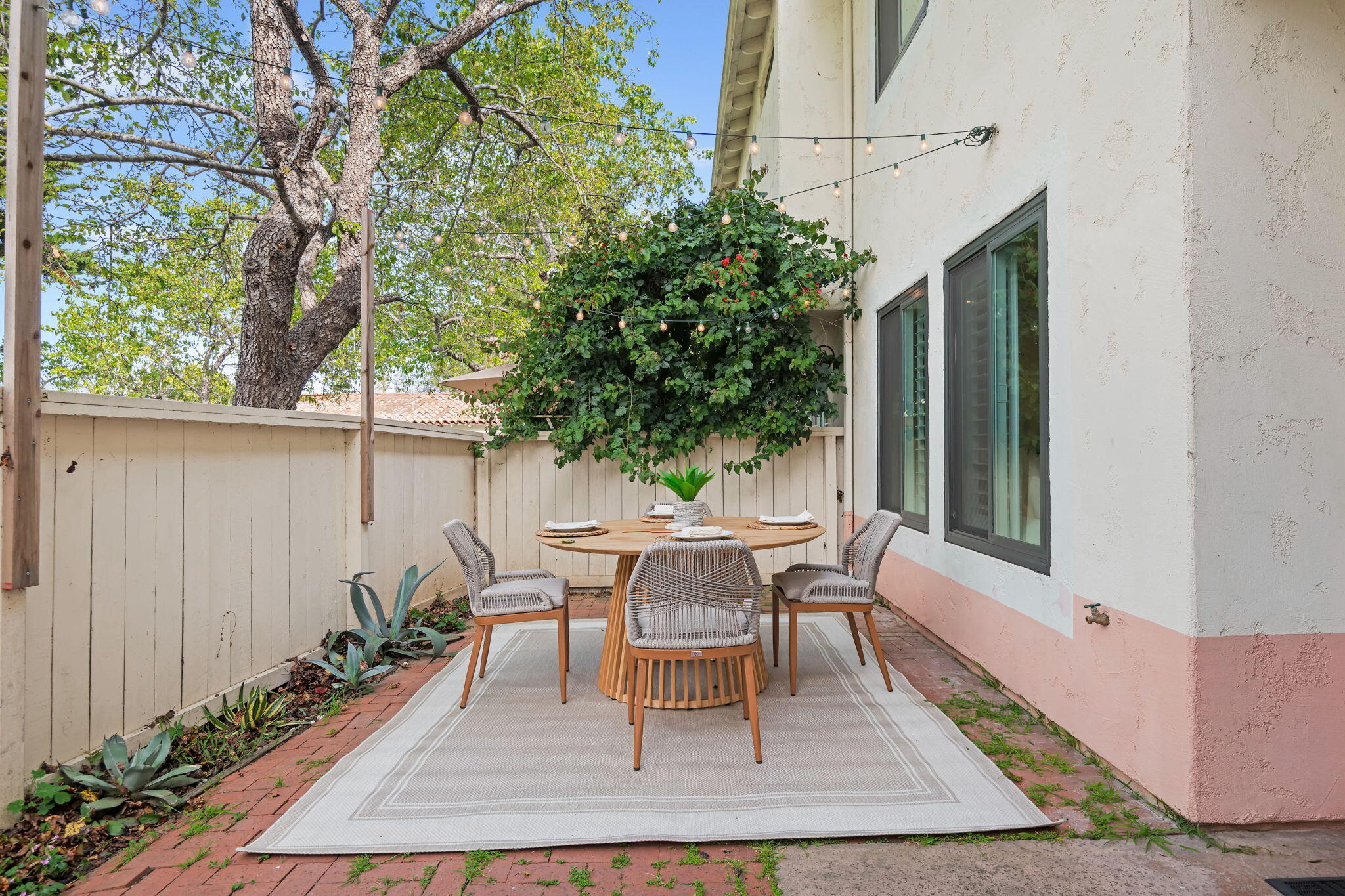 711 W Ortega Street, 7