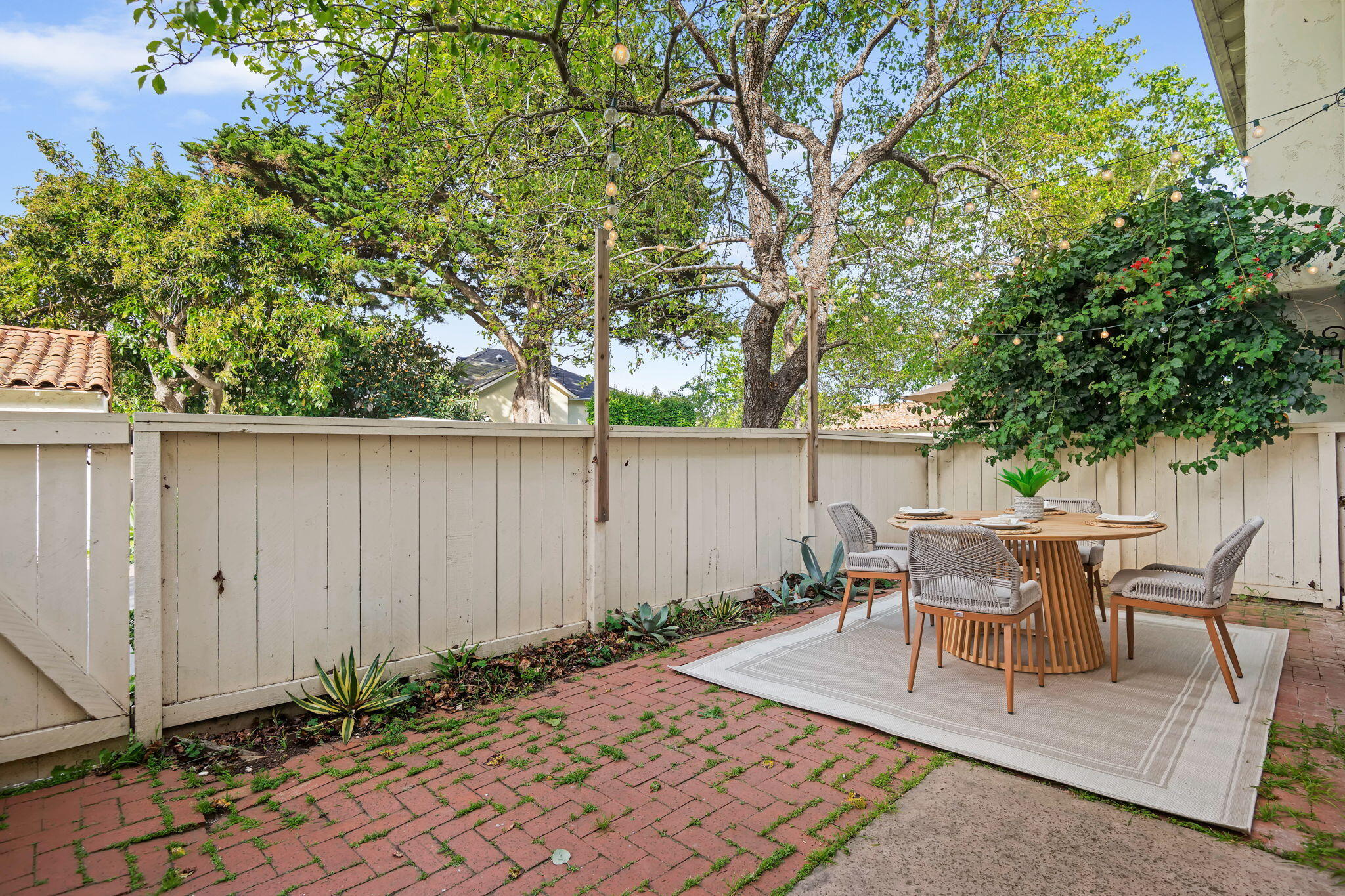 711 W Ortega Street, 7