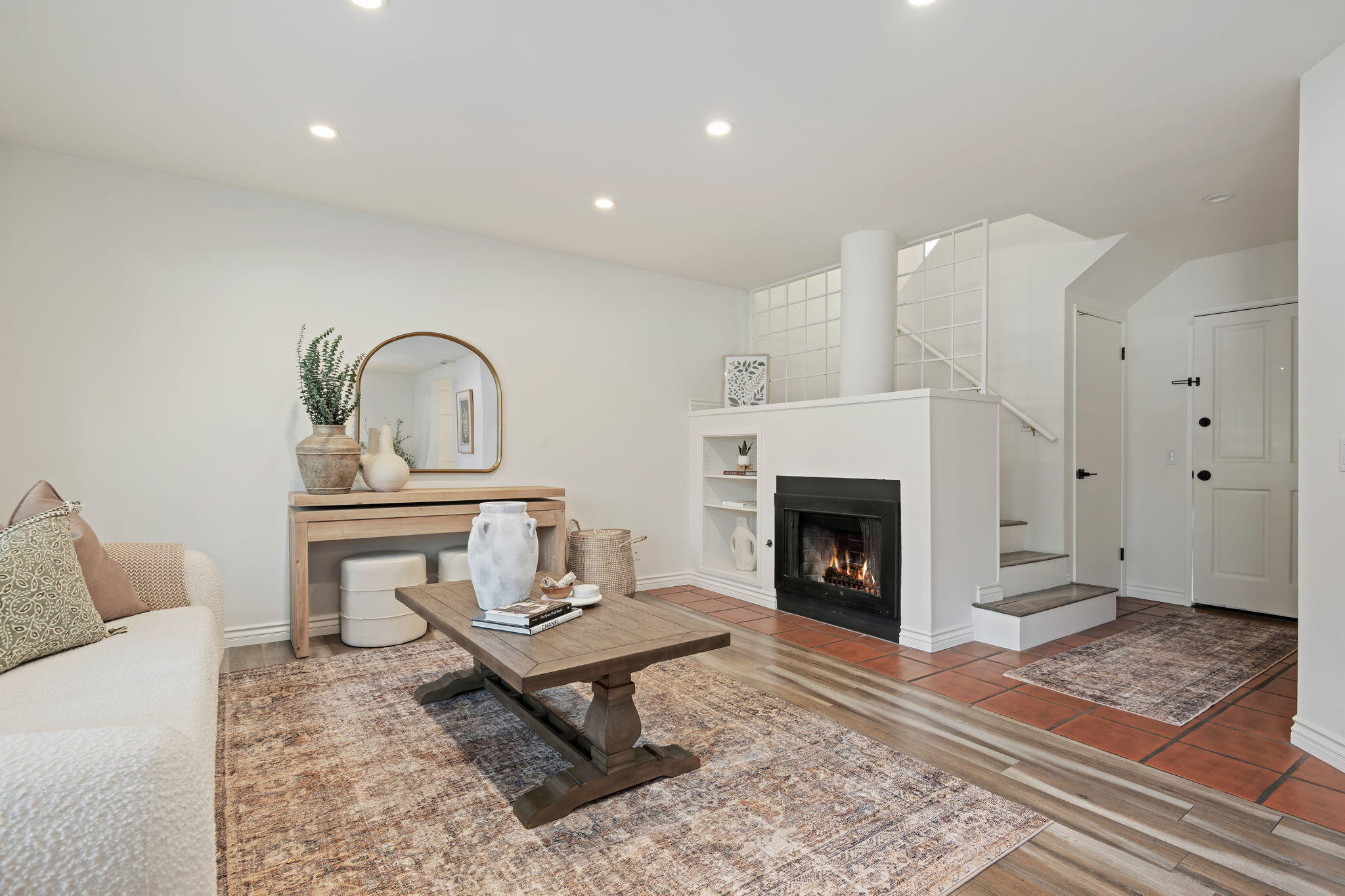 711 W Ortega Street, 7