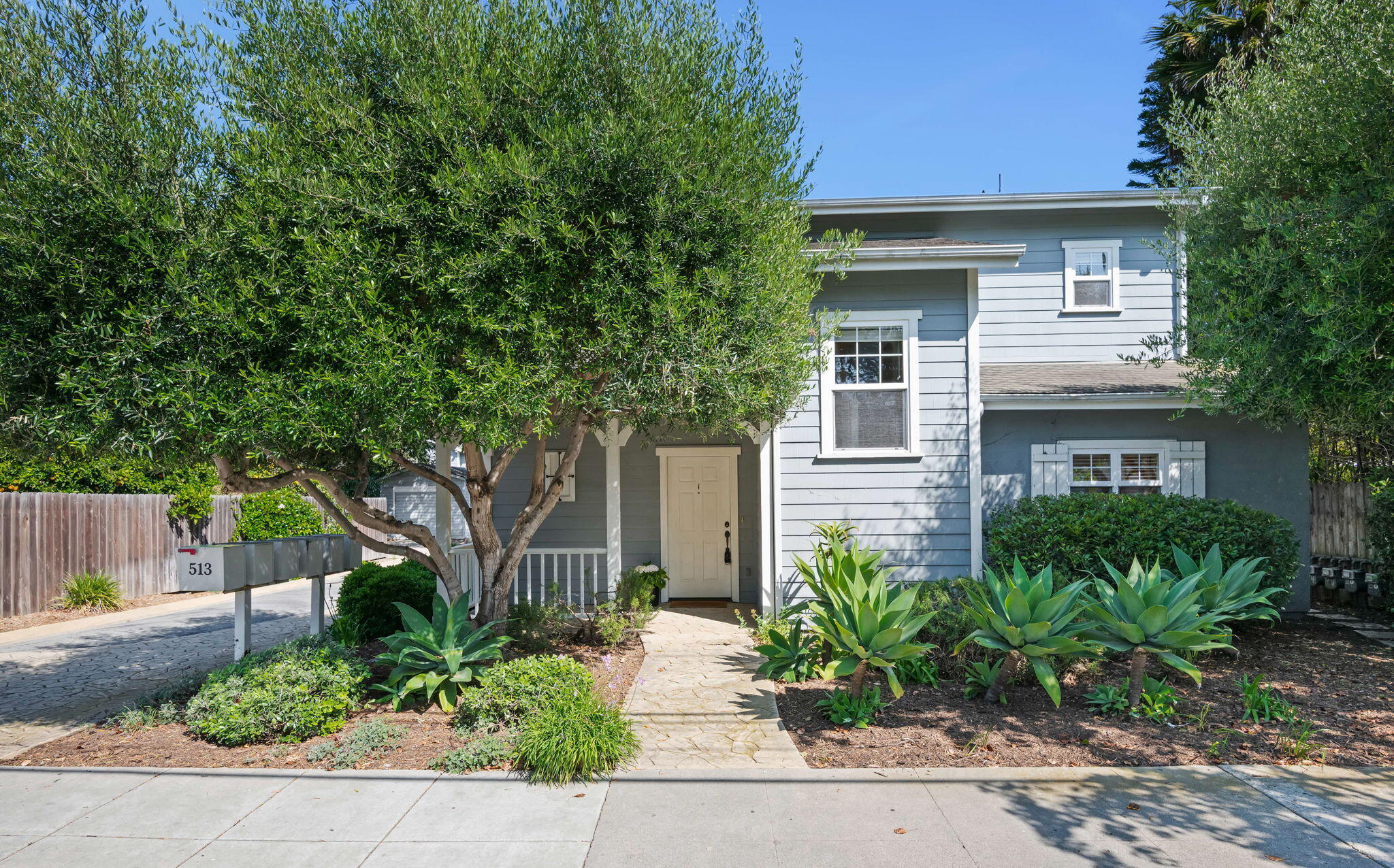 513 Coronel Place, 1