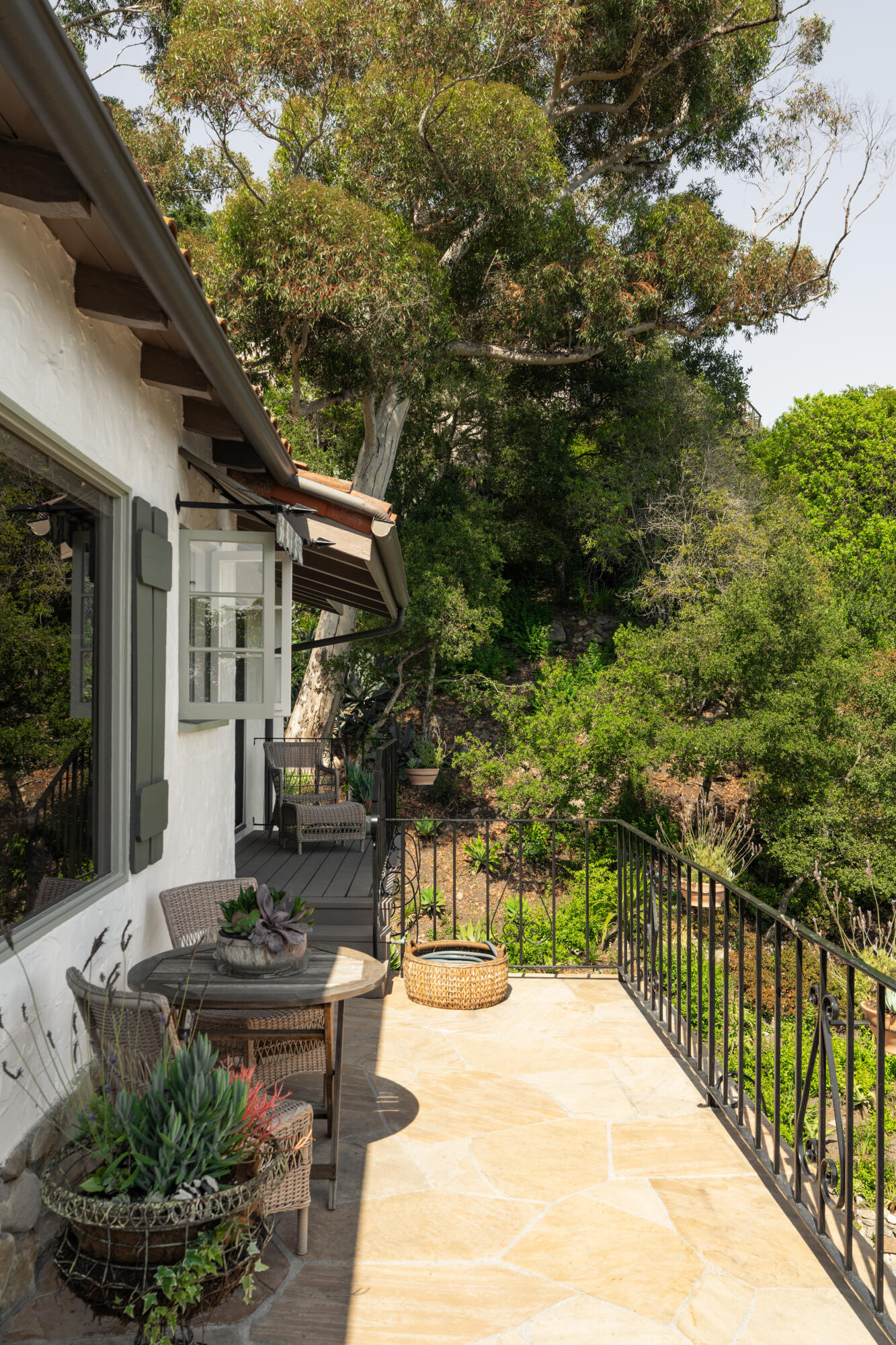 15 Loma Media Road