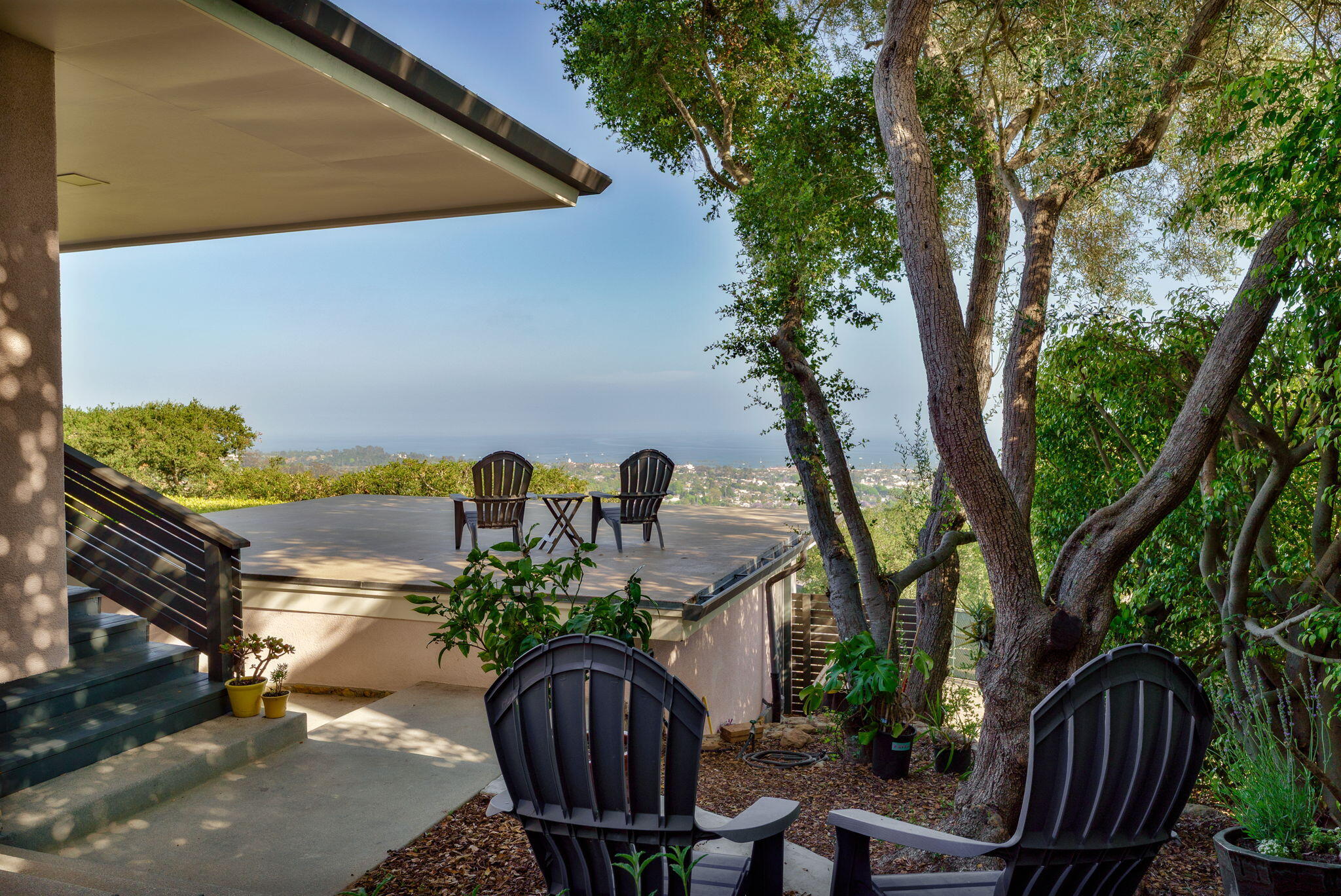 960 Roble Lane