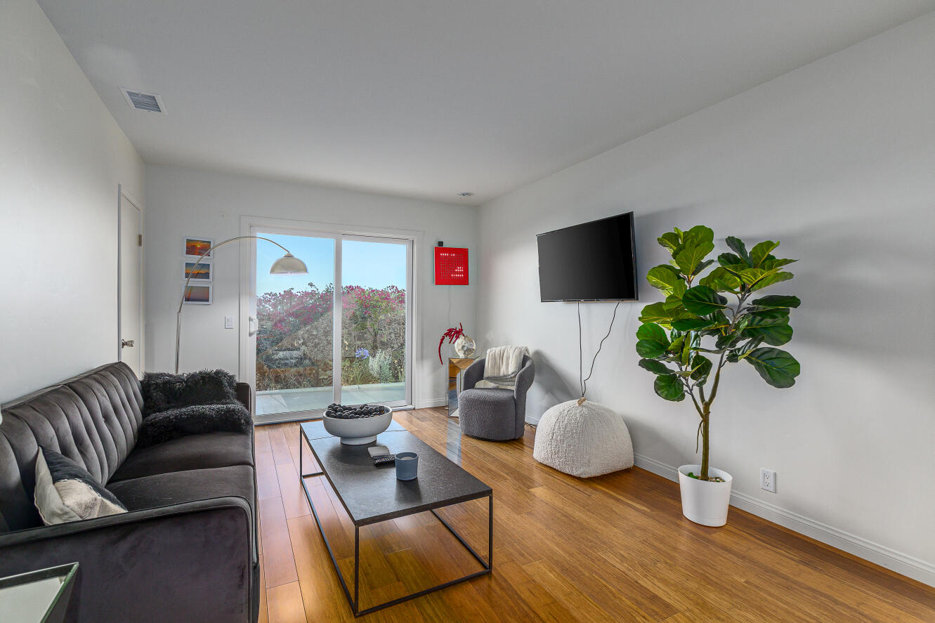 128 Las Alturas Road