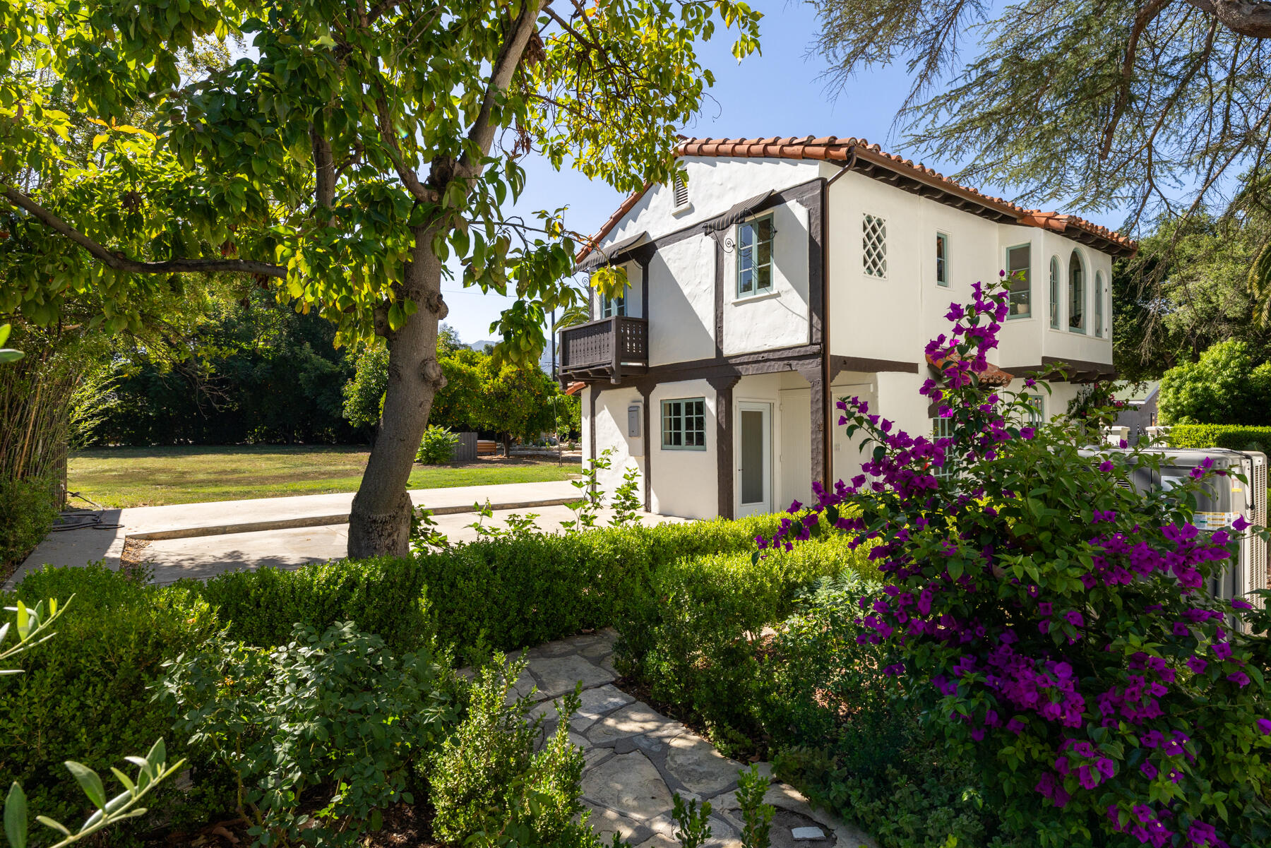 205 S Lomita Avenue