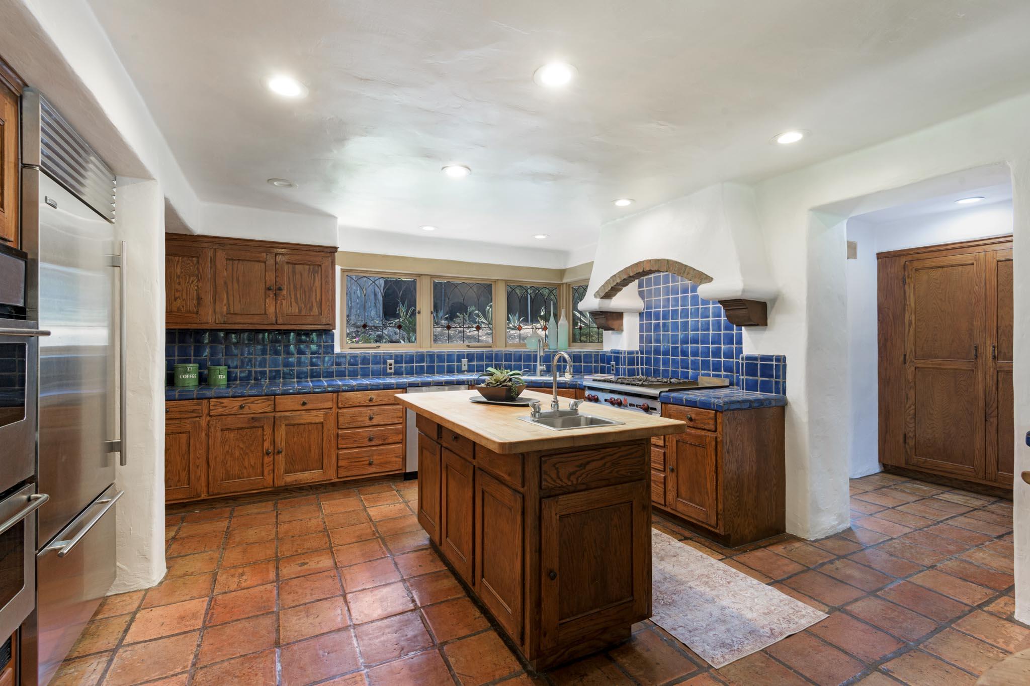 601 San Ysidro Road