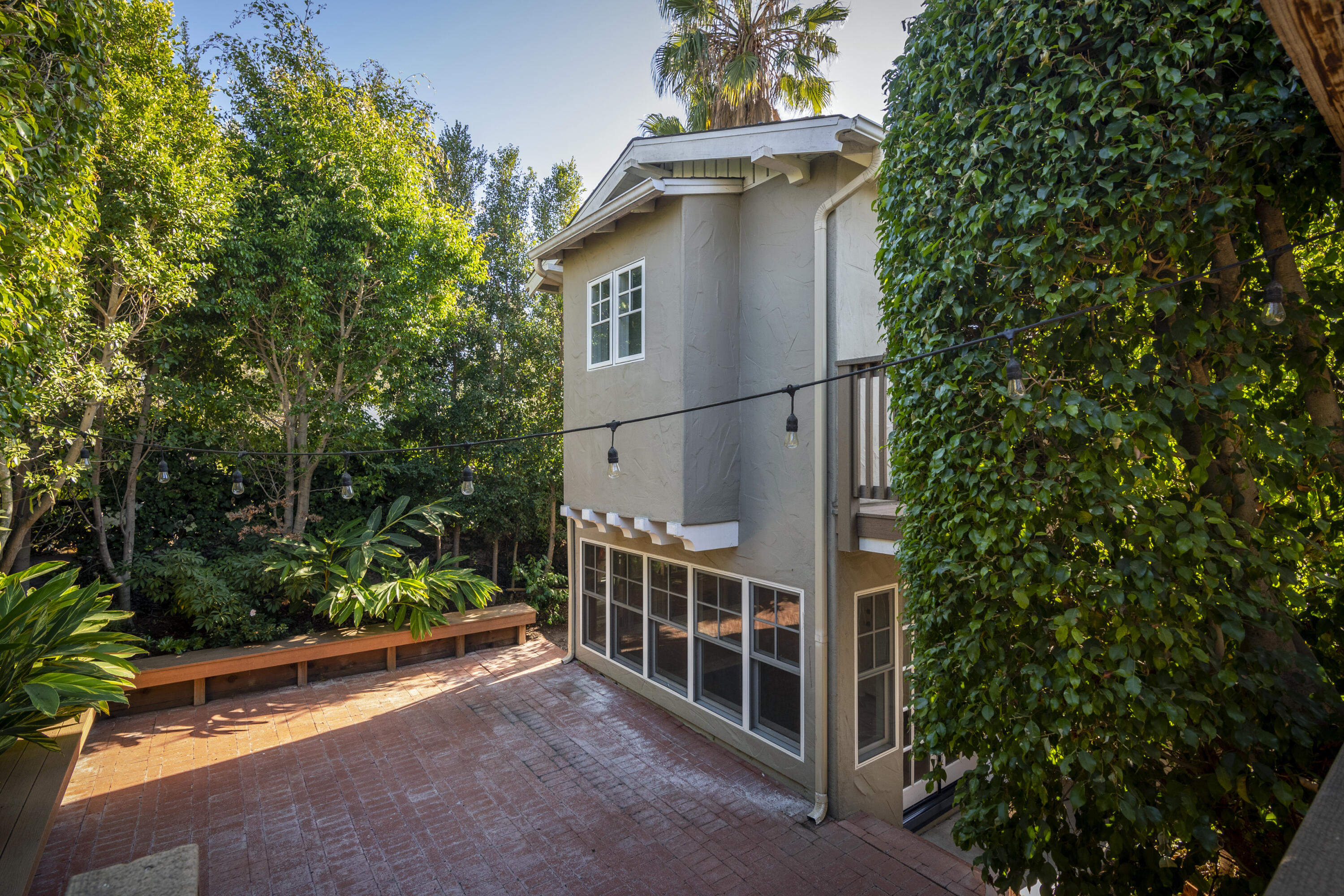 824 E Figueroa Street