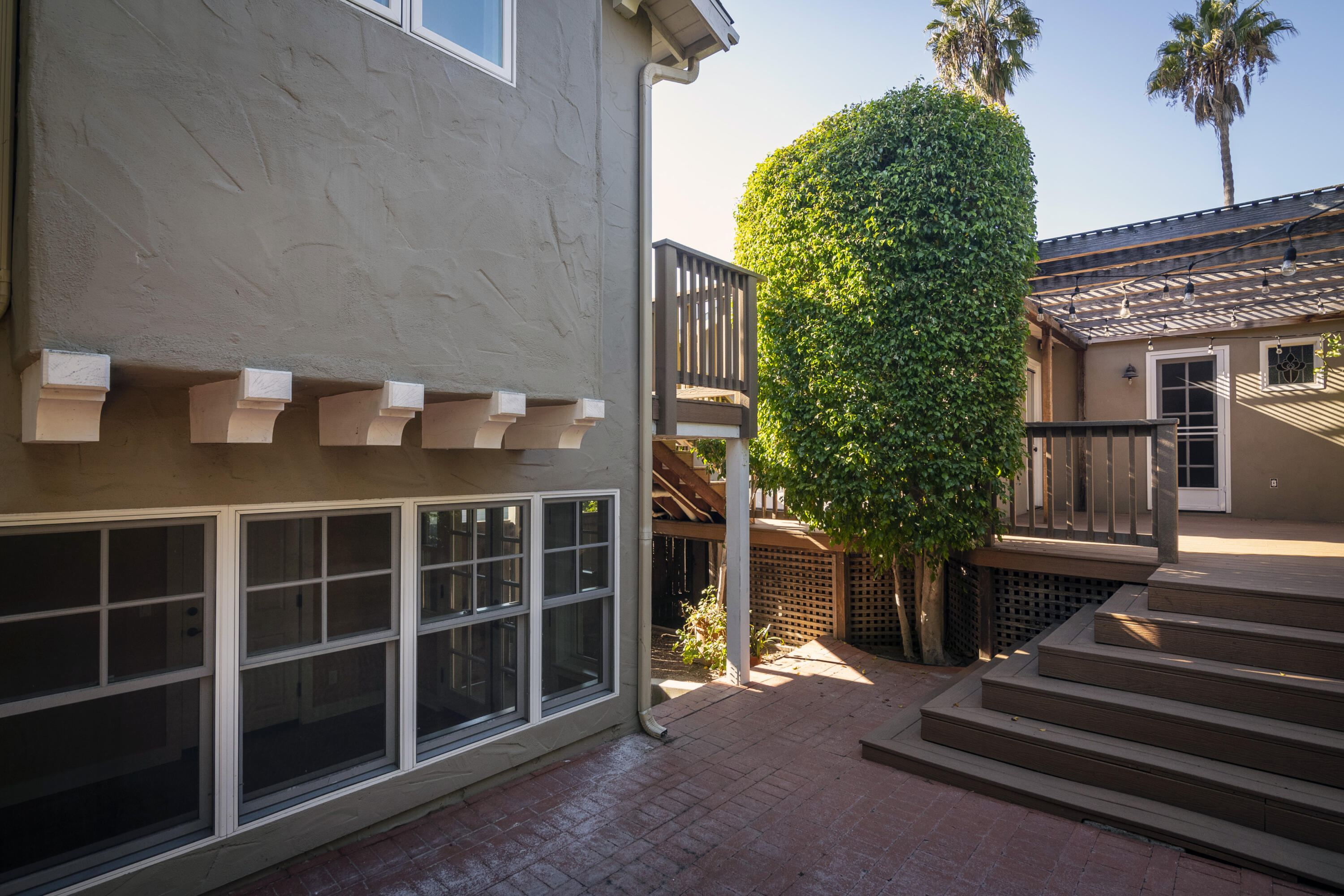 824 E Figueroa Street