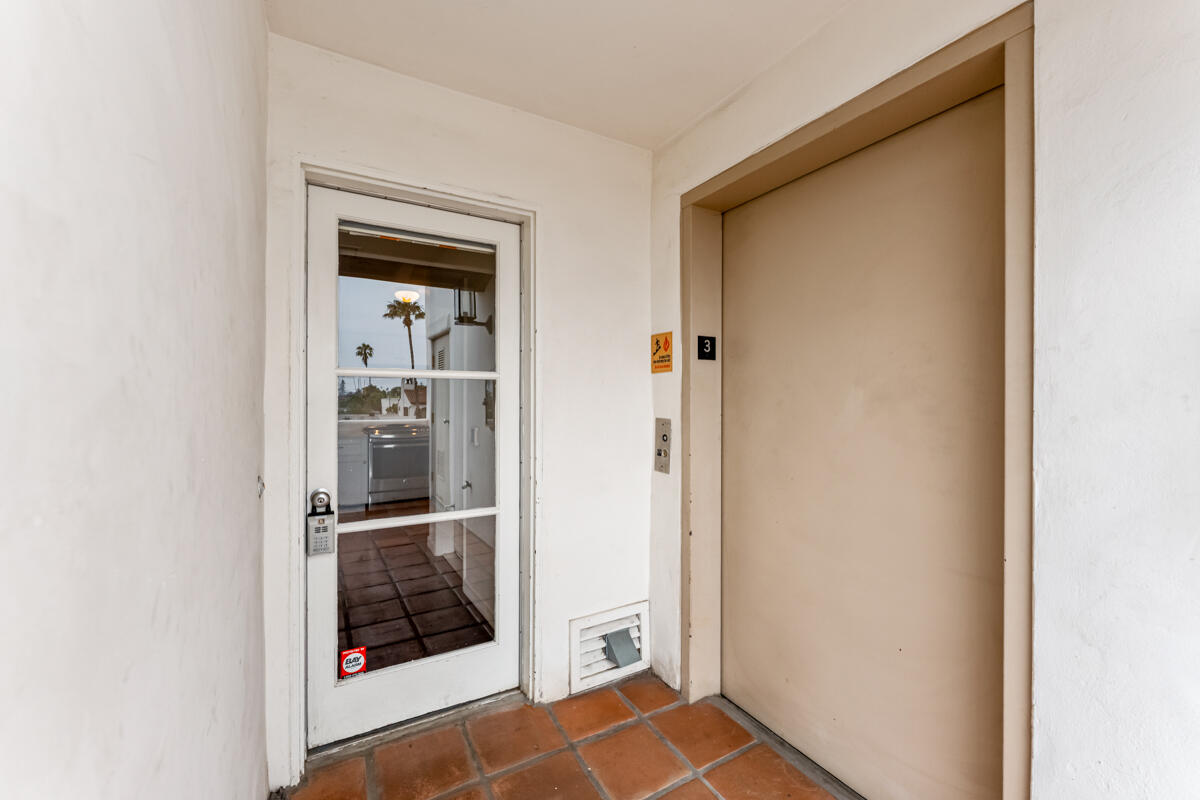 802 E Cota Street, 1a