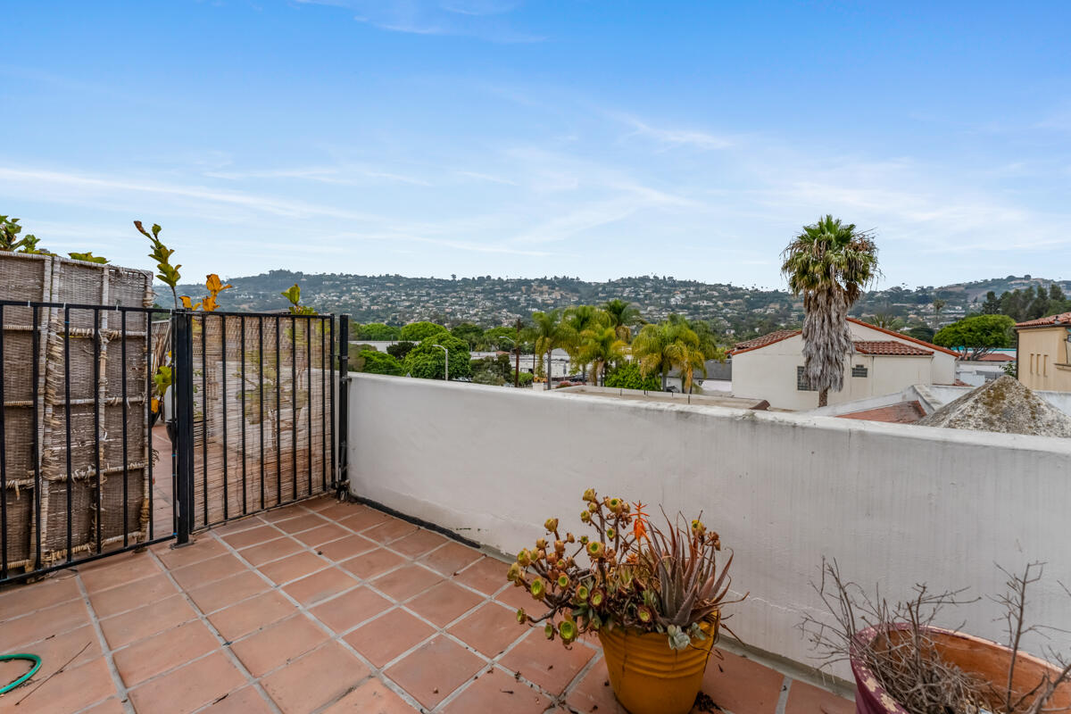 802 E Cota Street, 1a