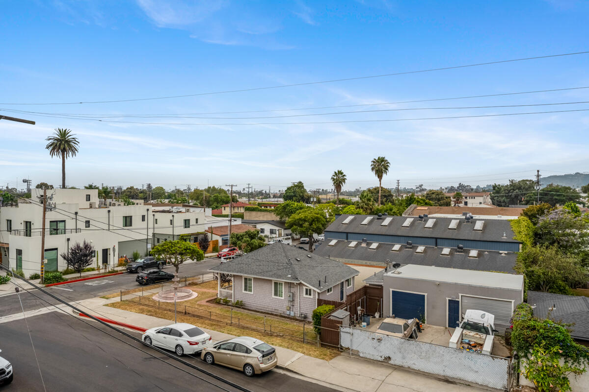 802 E Cota Street, 1a