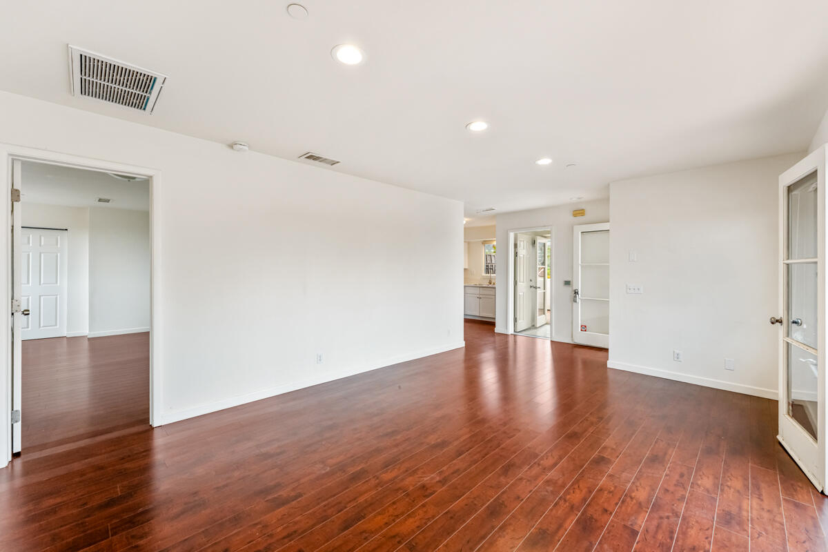 802 E Cota Street, 1a