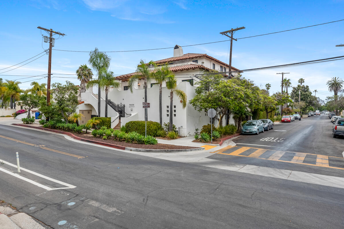 802 E Cota Street, 1a