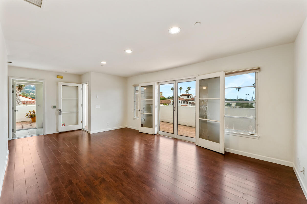 802 E Cota Street, 1a