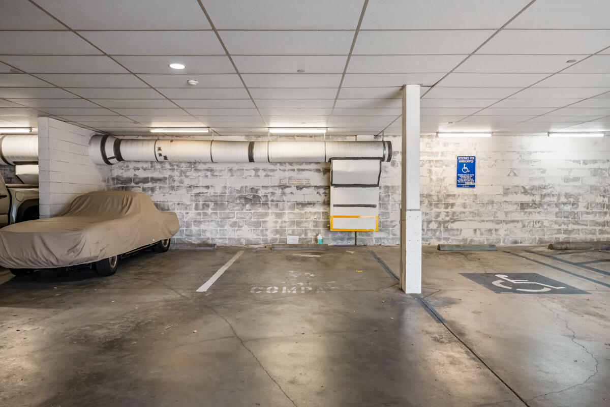 802 E Cota Street, 1a