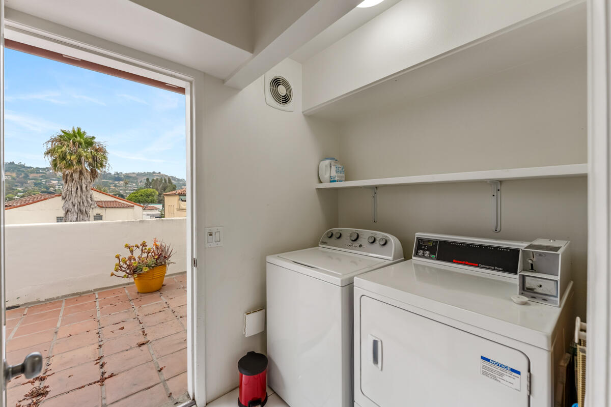 802 E Cota Street, 1a