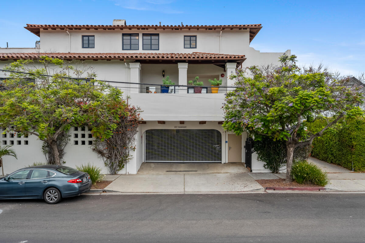 802 E Cota Street, 1a