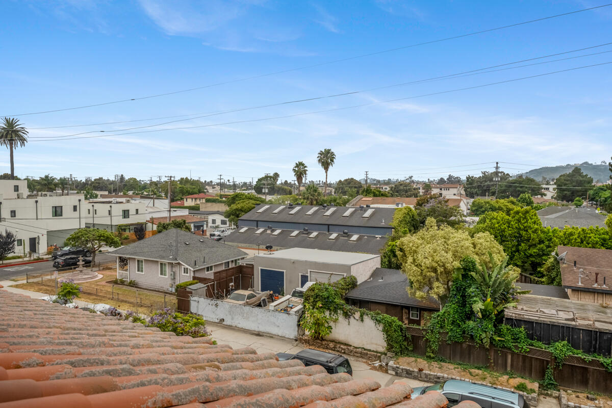 802 E Cota Street, 1a