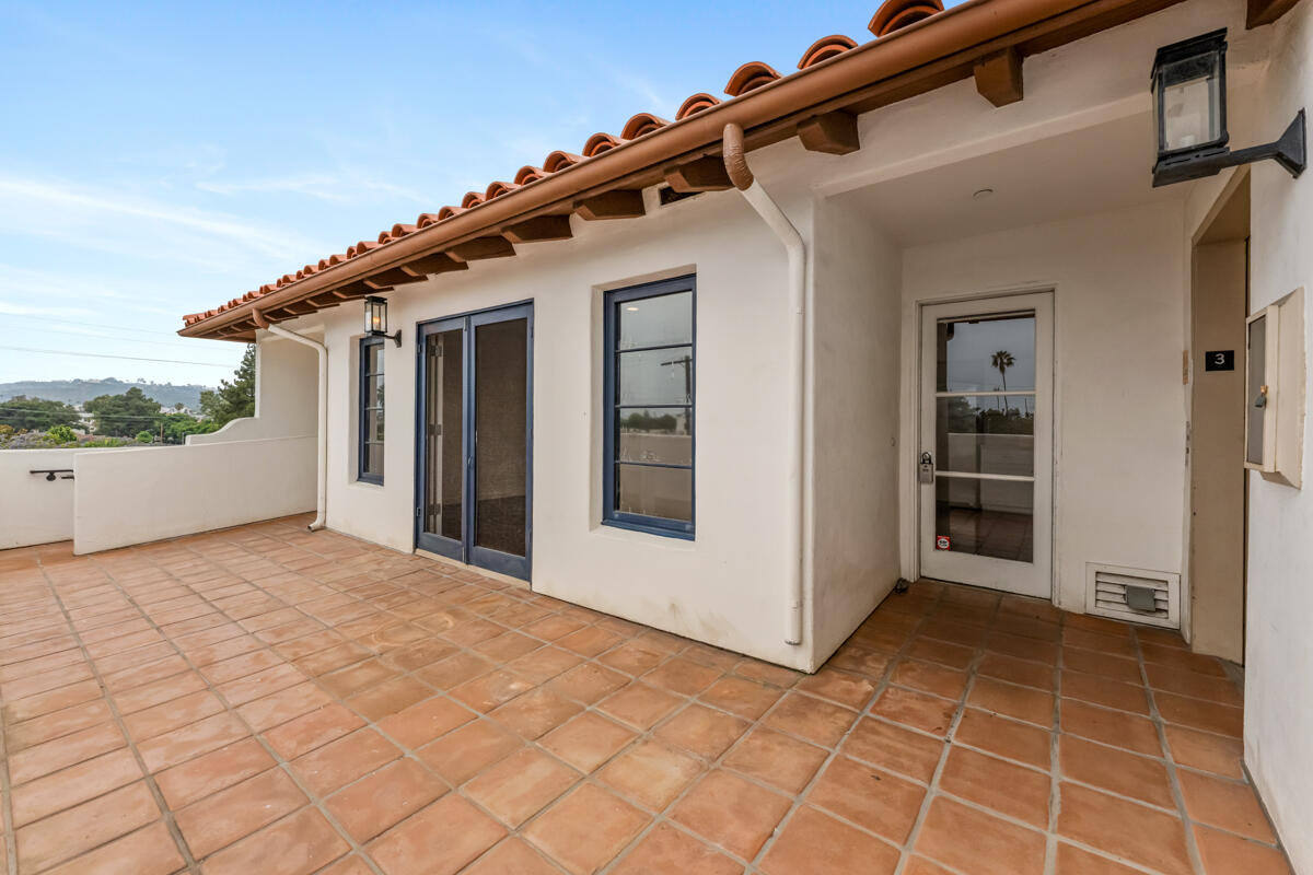 802 E Cota Street, 1a