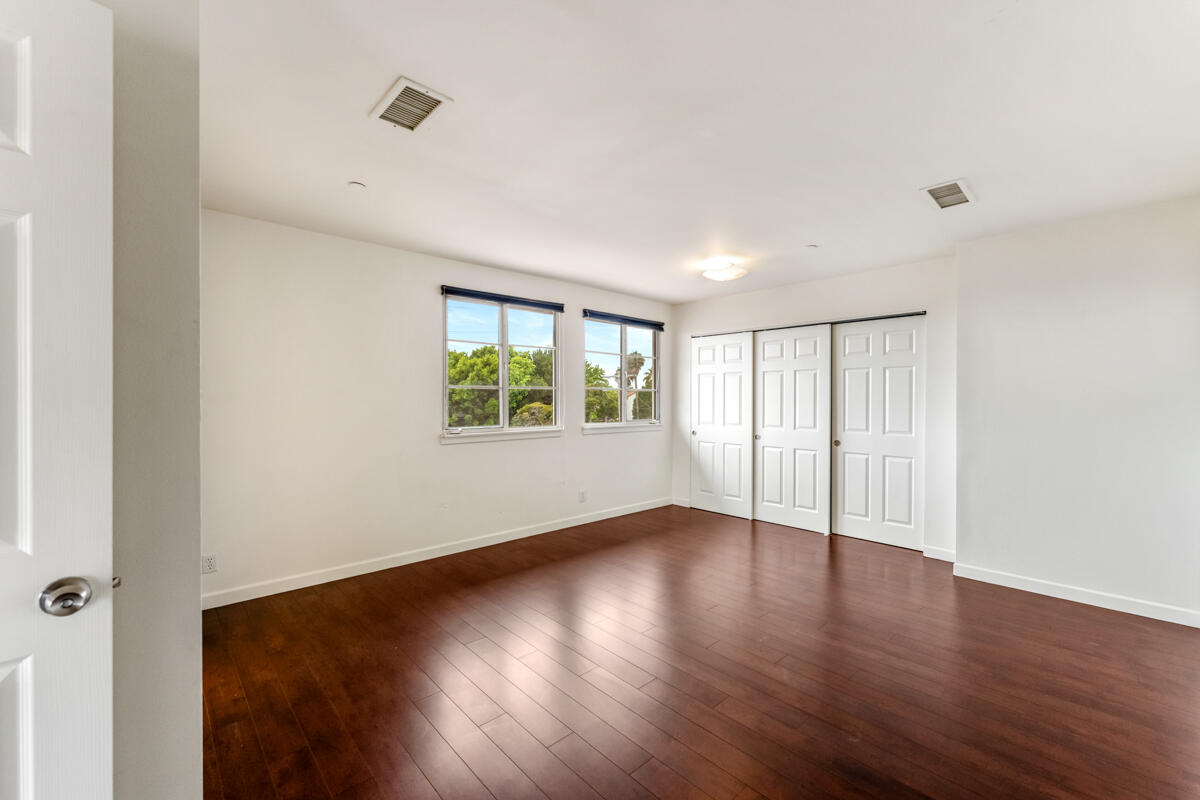 802 E Cota Street, 1a