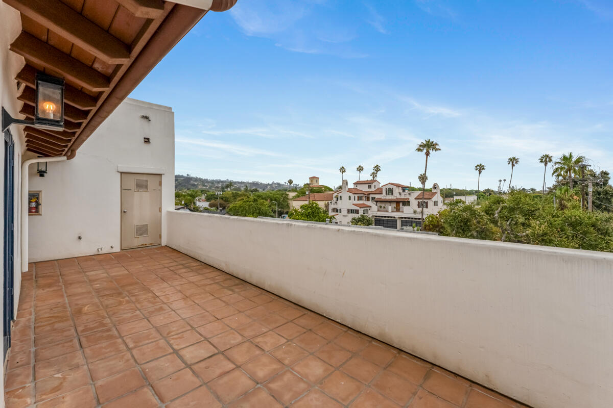 802 E Cota Street, 1a