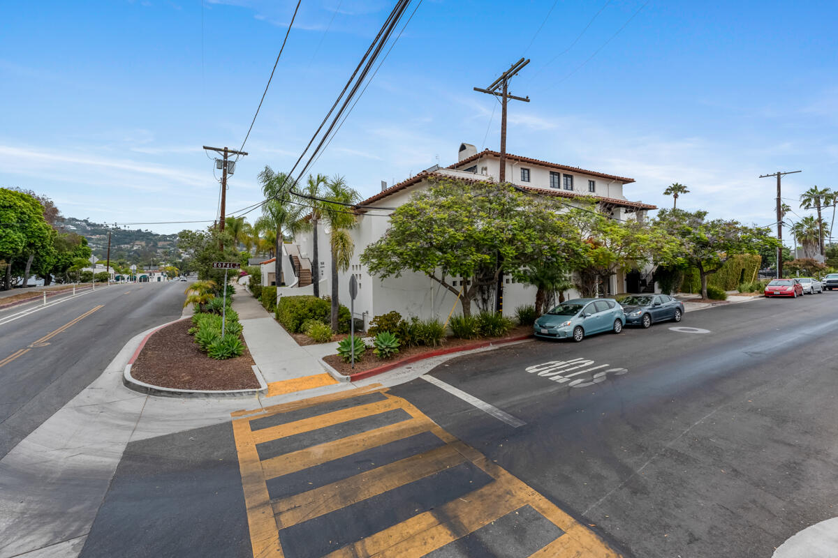 802 E Cota Street, 1a