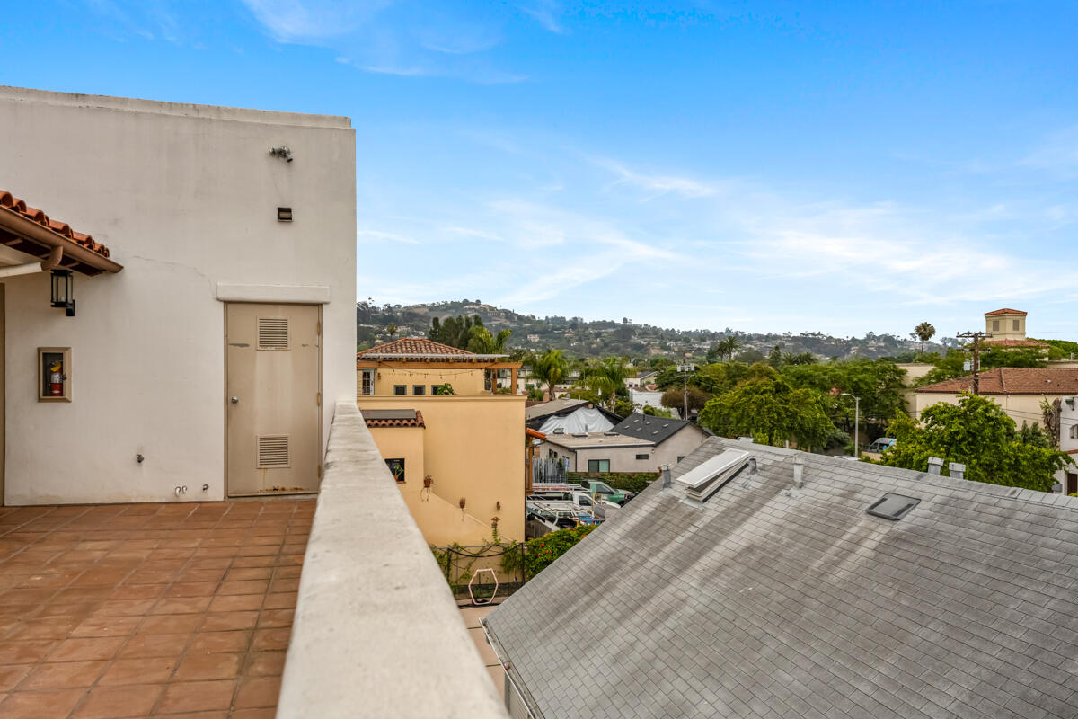 802 E Cota Street, 1a