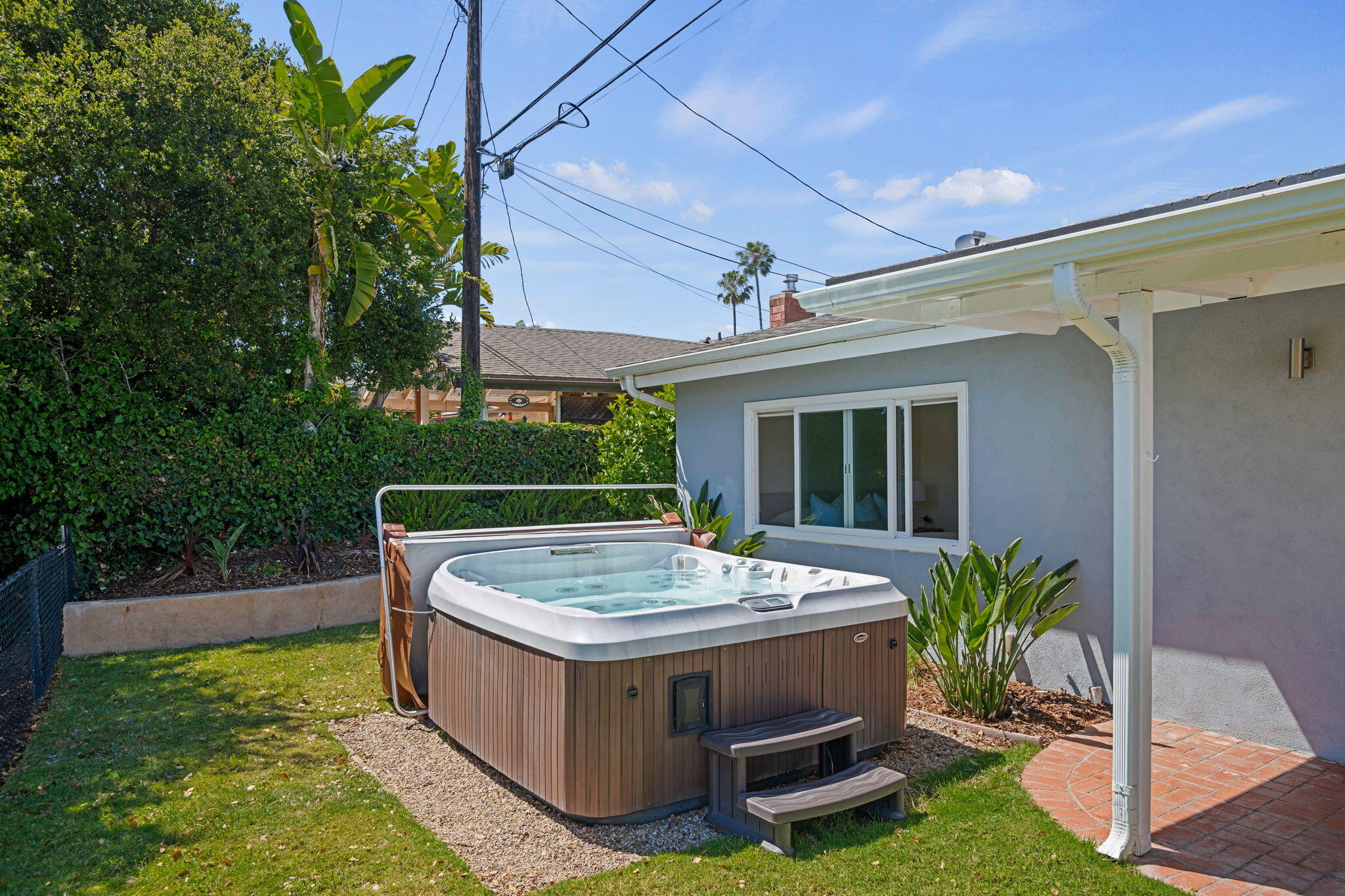 1111 Crestline Drive