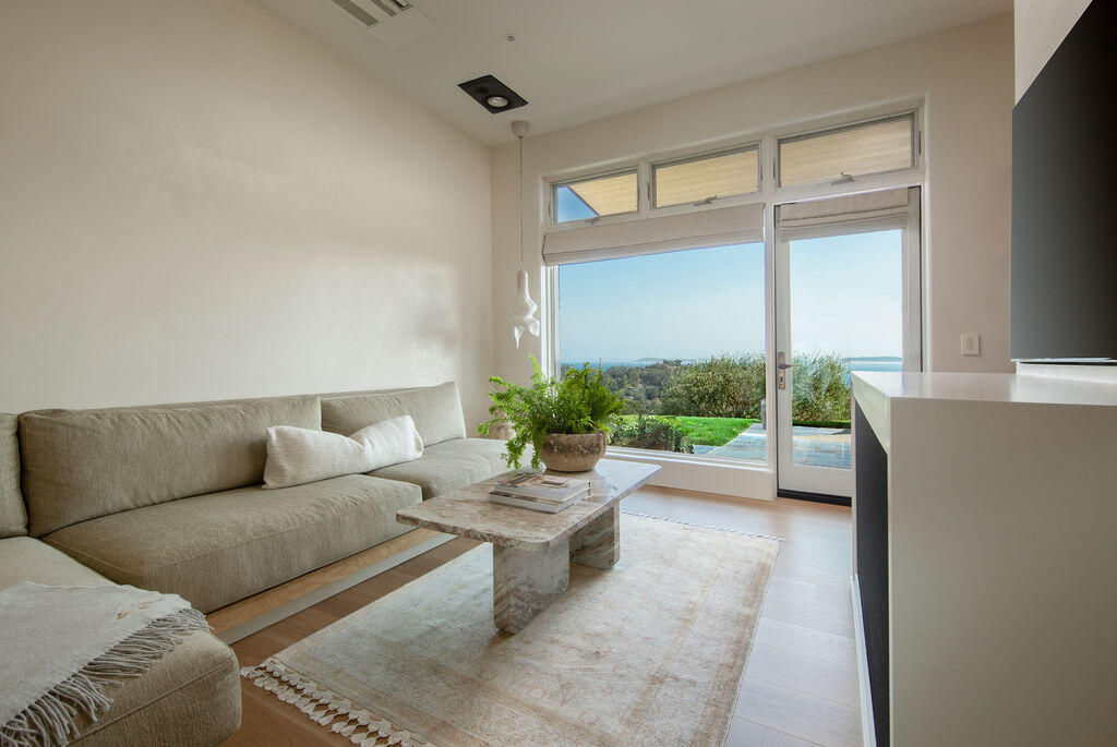 125 W Mountain Drive