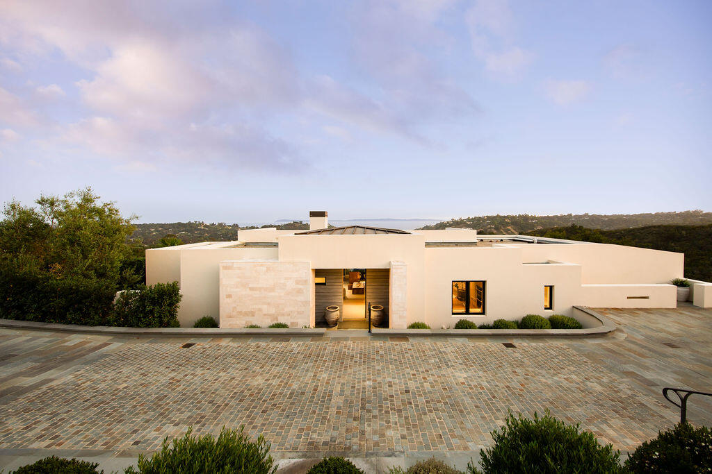 125 W Mountain Drive