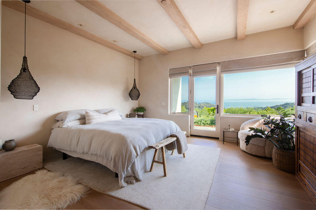 125 W Mountain Drive