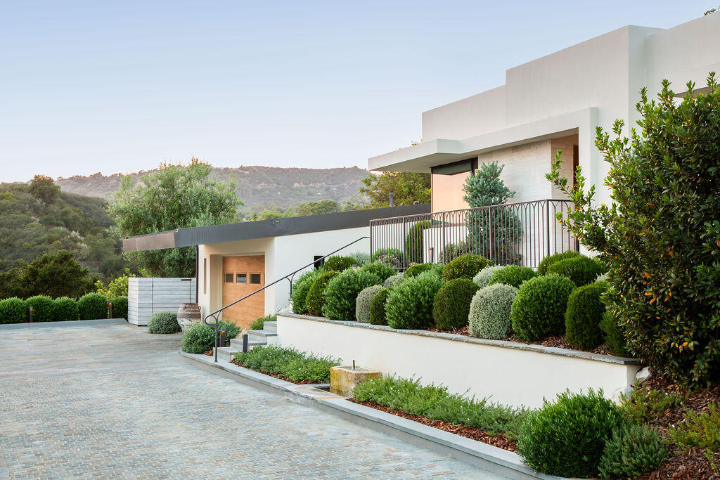 125 W Mountain Drive