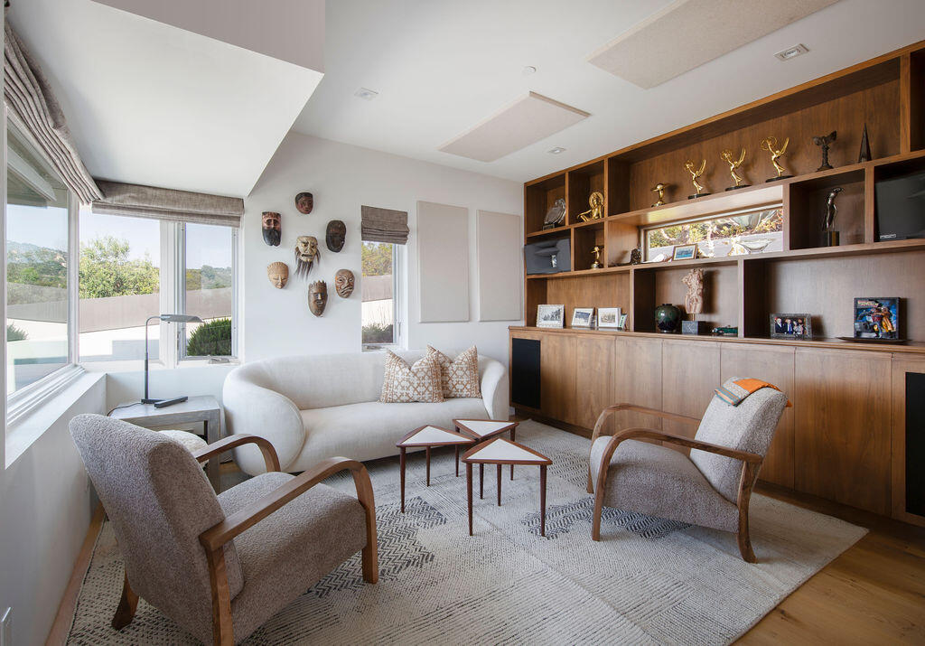 125 W Mountain Drive