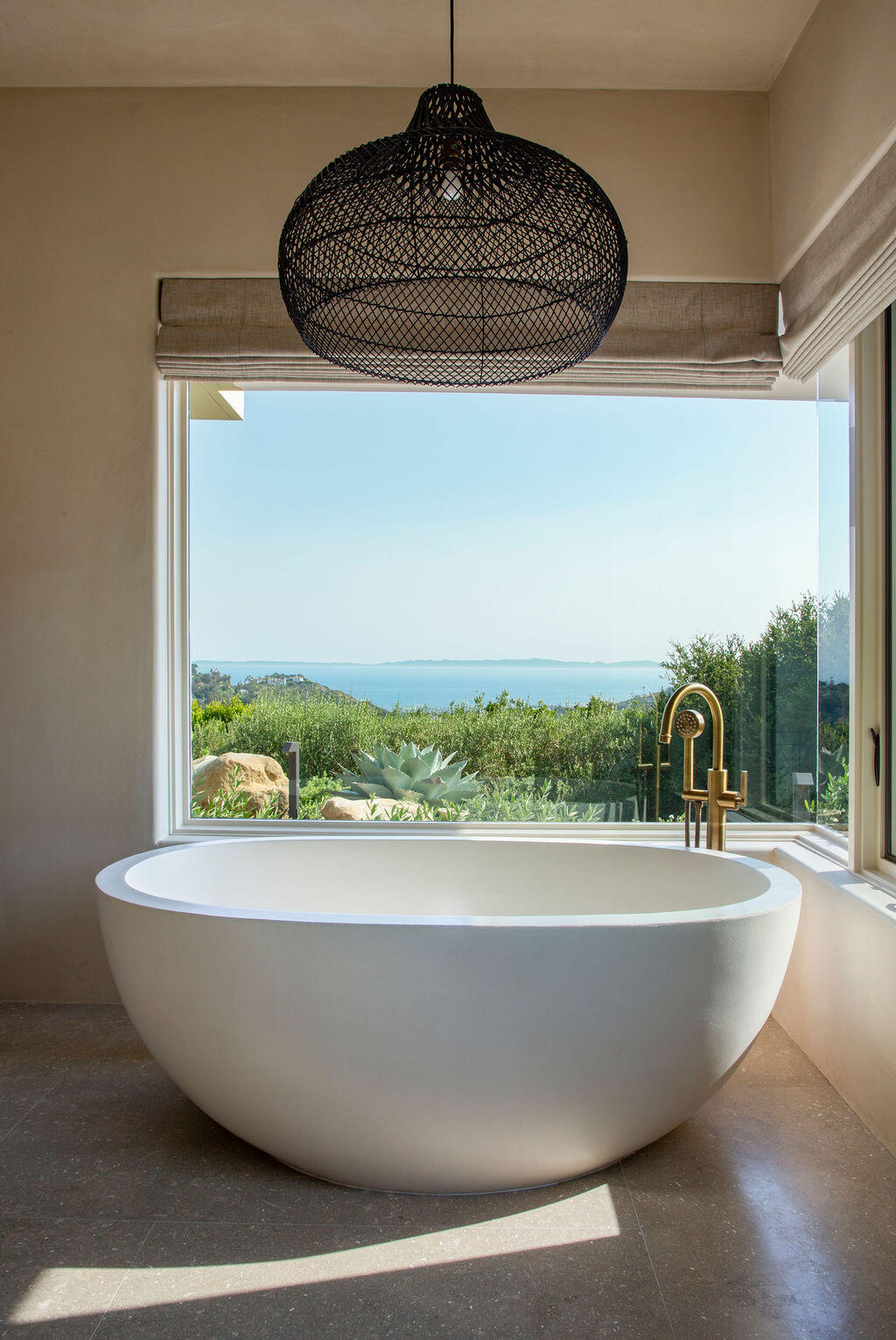 125 W Mountain Drive