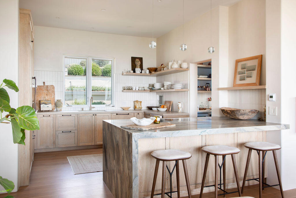 125 W Mountain Drive