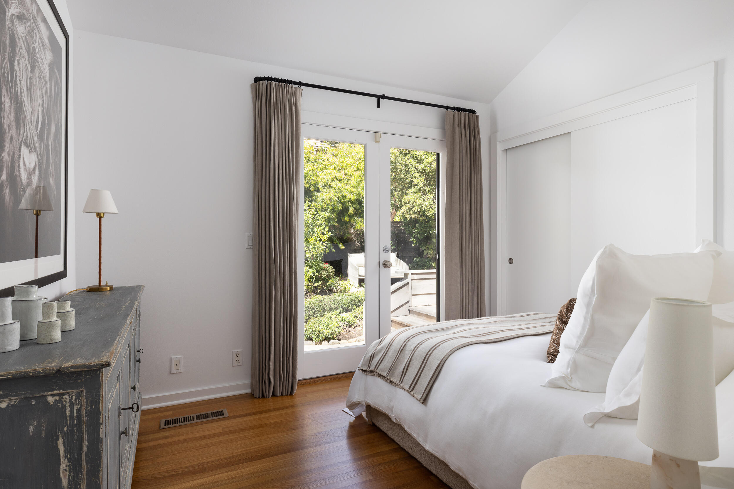 1515 E Valley Road, C