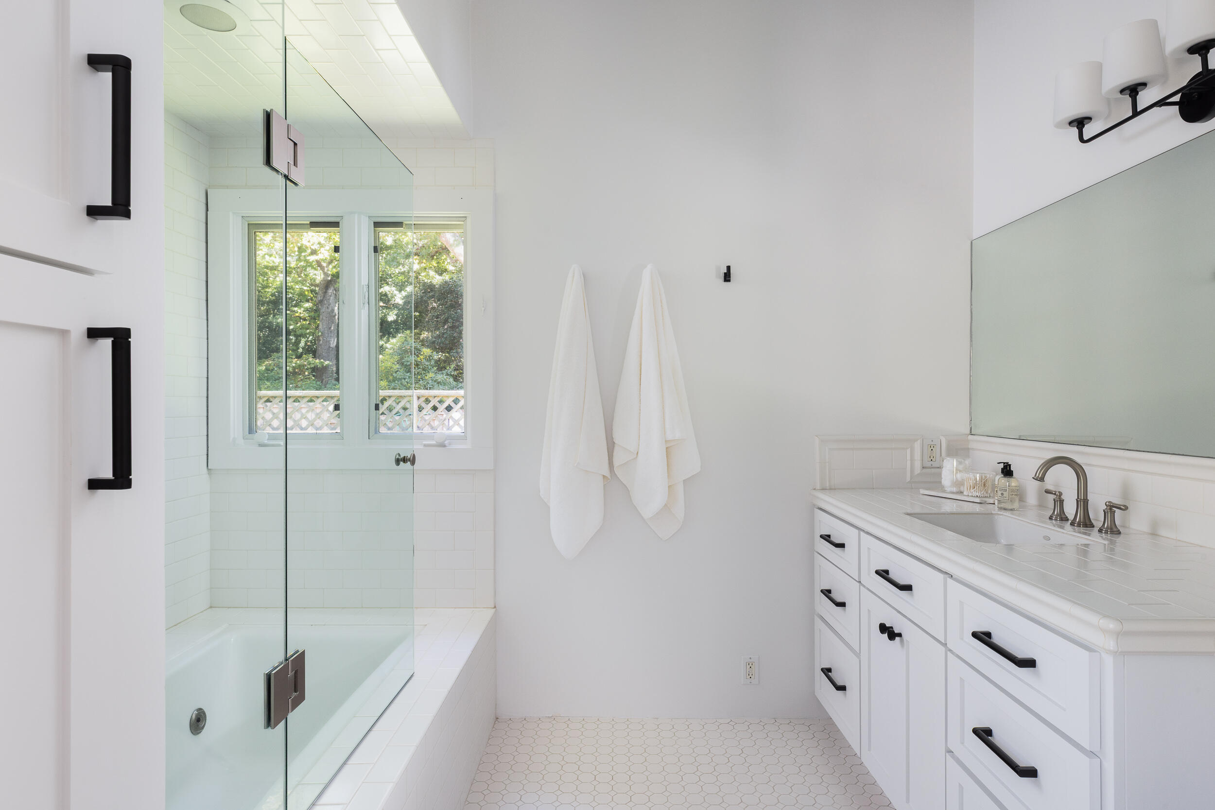 1515 E Valley Road, C