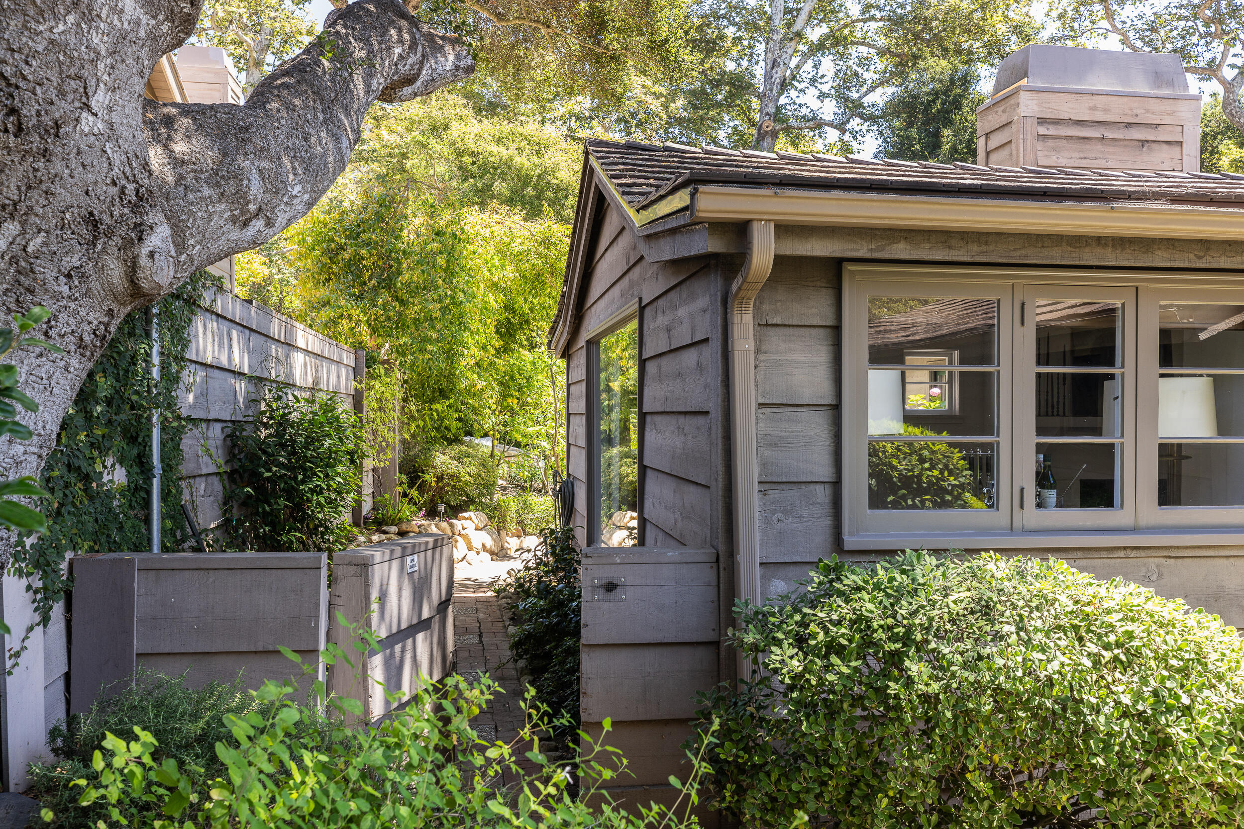 1515 E Valley Road, C