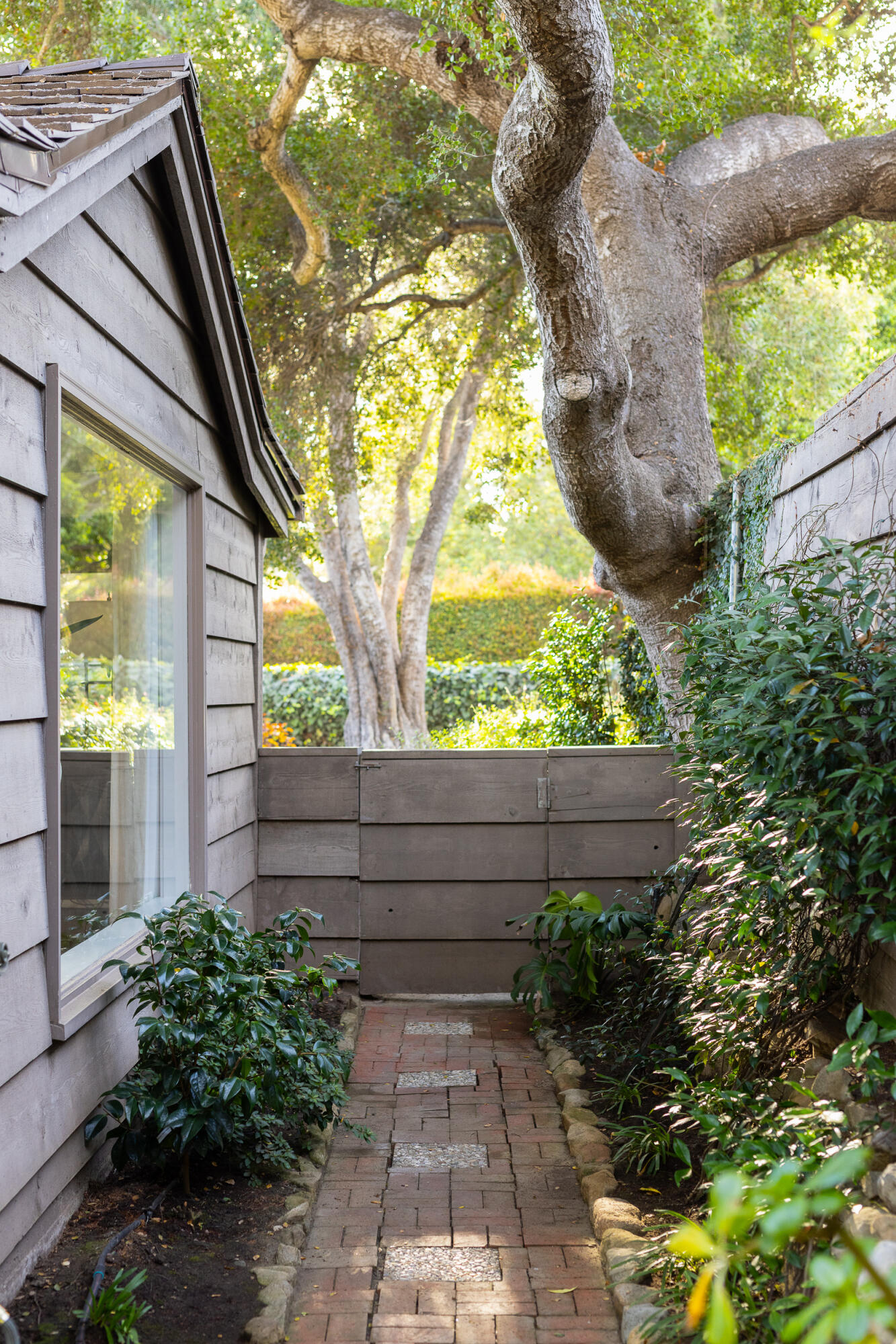 1515 E Valley Road, C