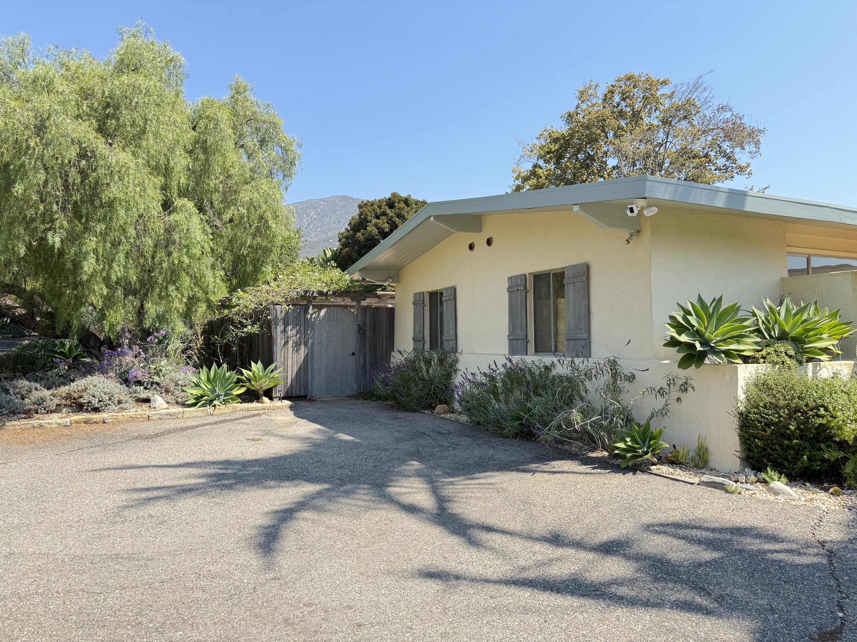 1747 Glen Oaks Drive