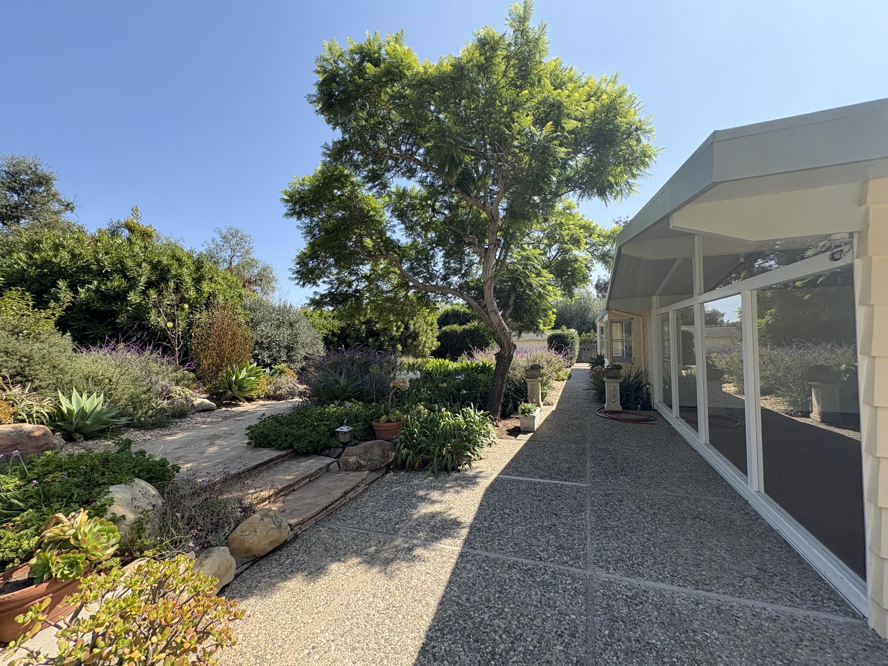 1747 Glen Oaks Drive
