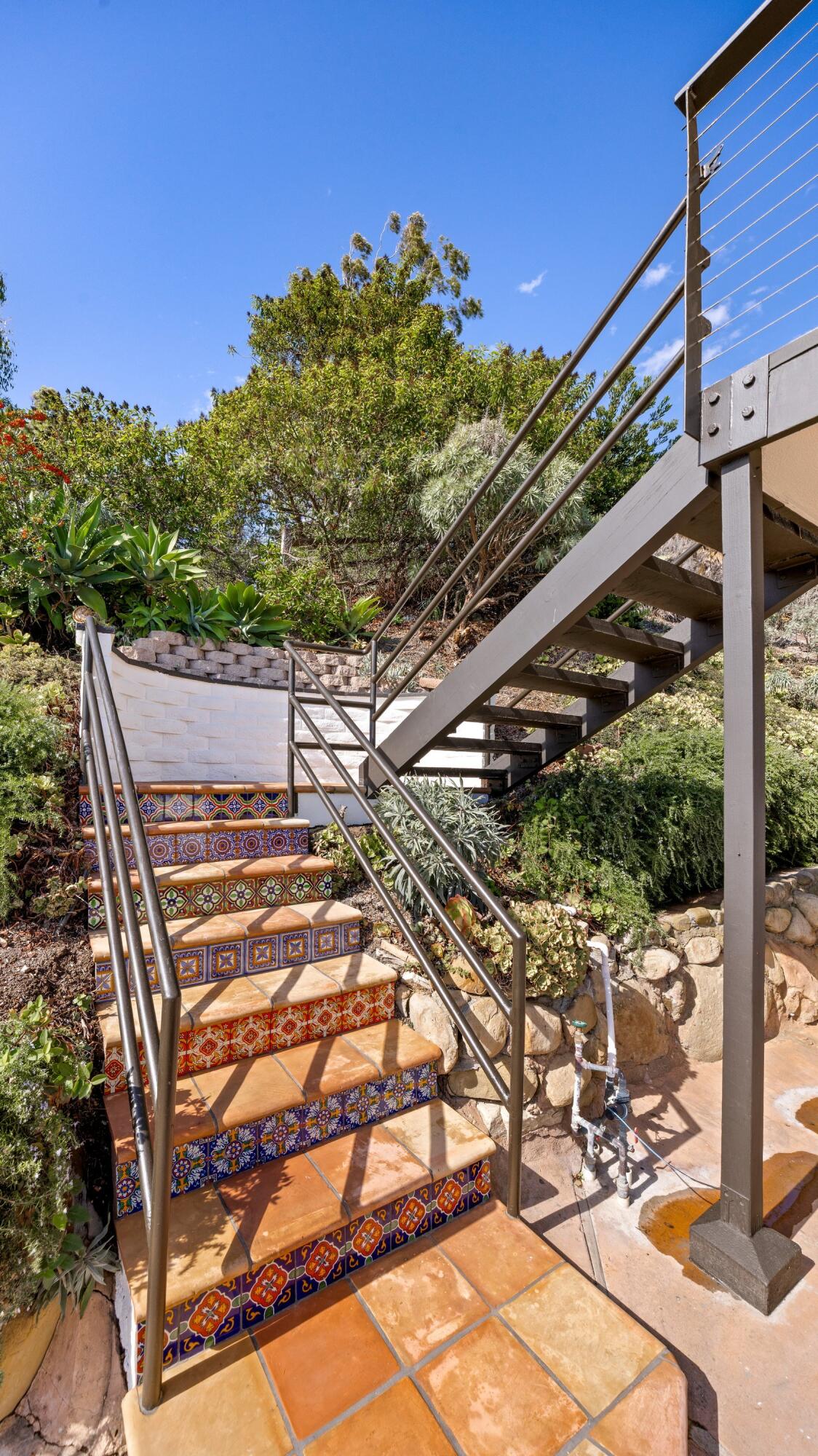 128 Las Alturas Road