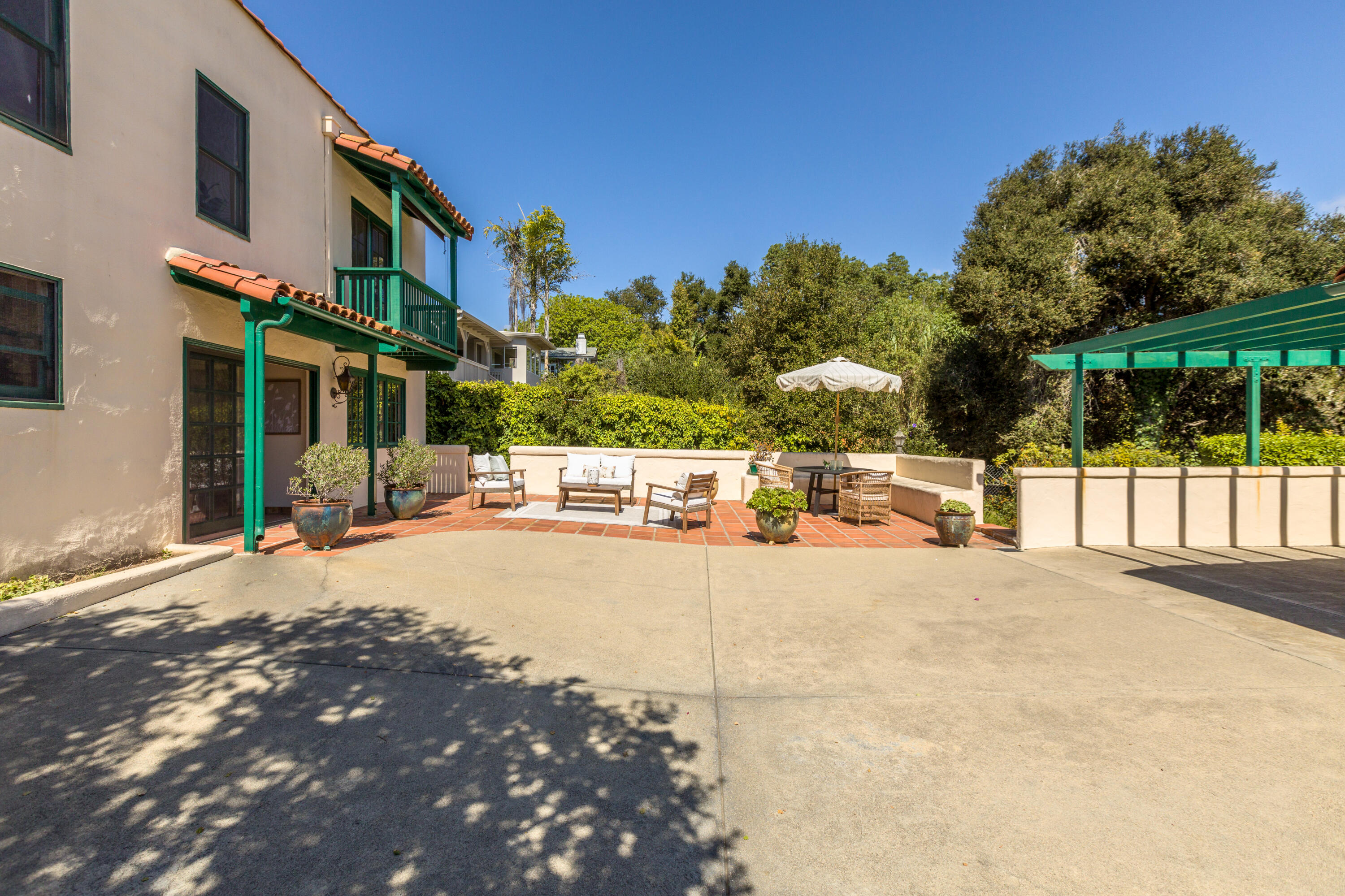 2720 Clinton Terrace