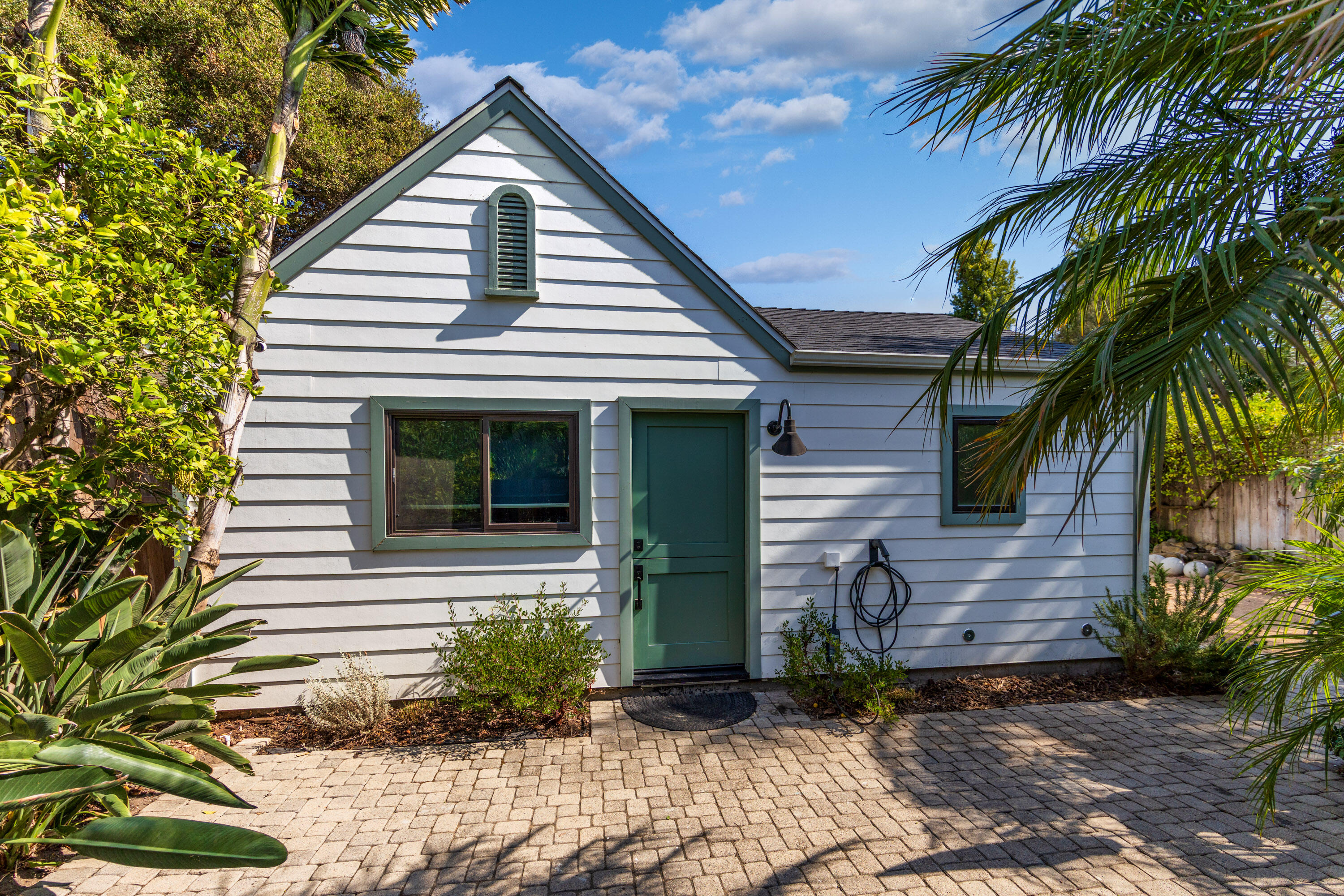 807 W Mission Street